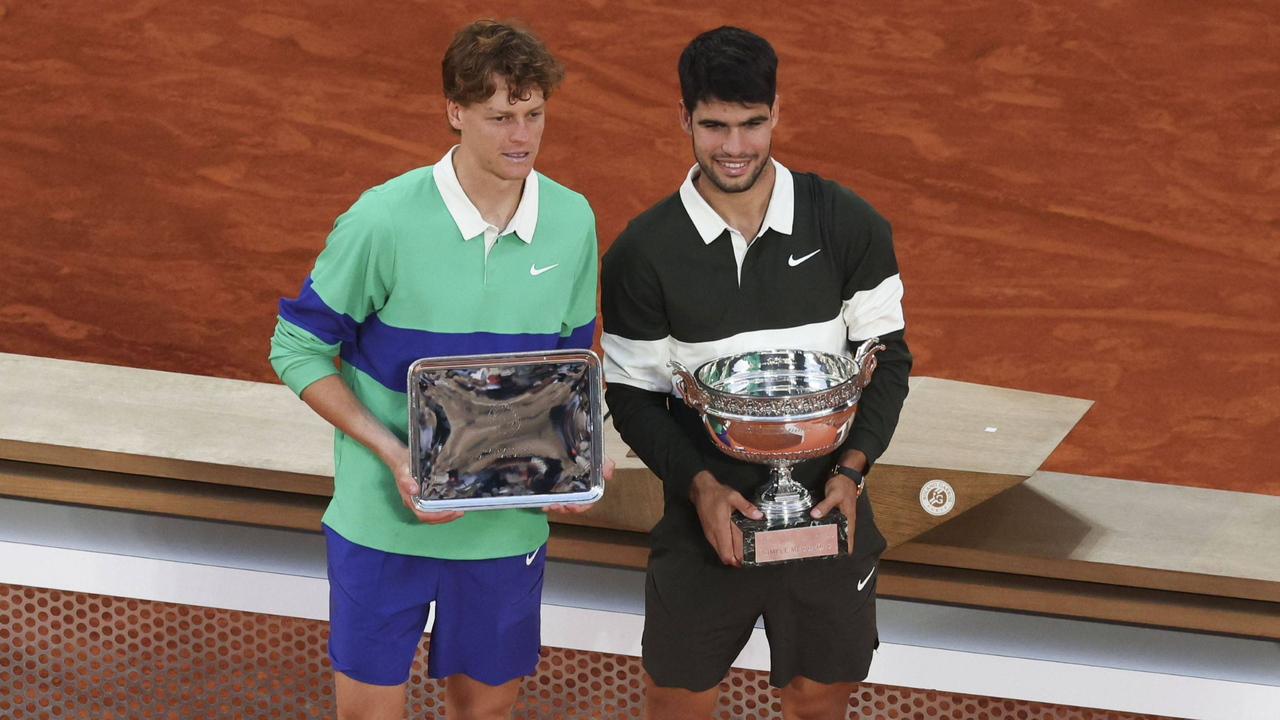 Jannik Sinner e Carlos Alcaraz alla fine della partita dei Roland Garros 2025 - Credits Agf