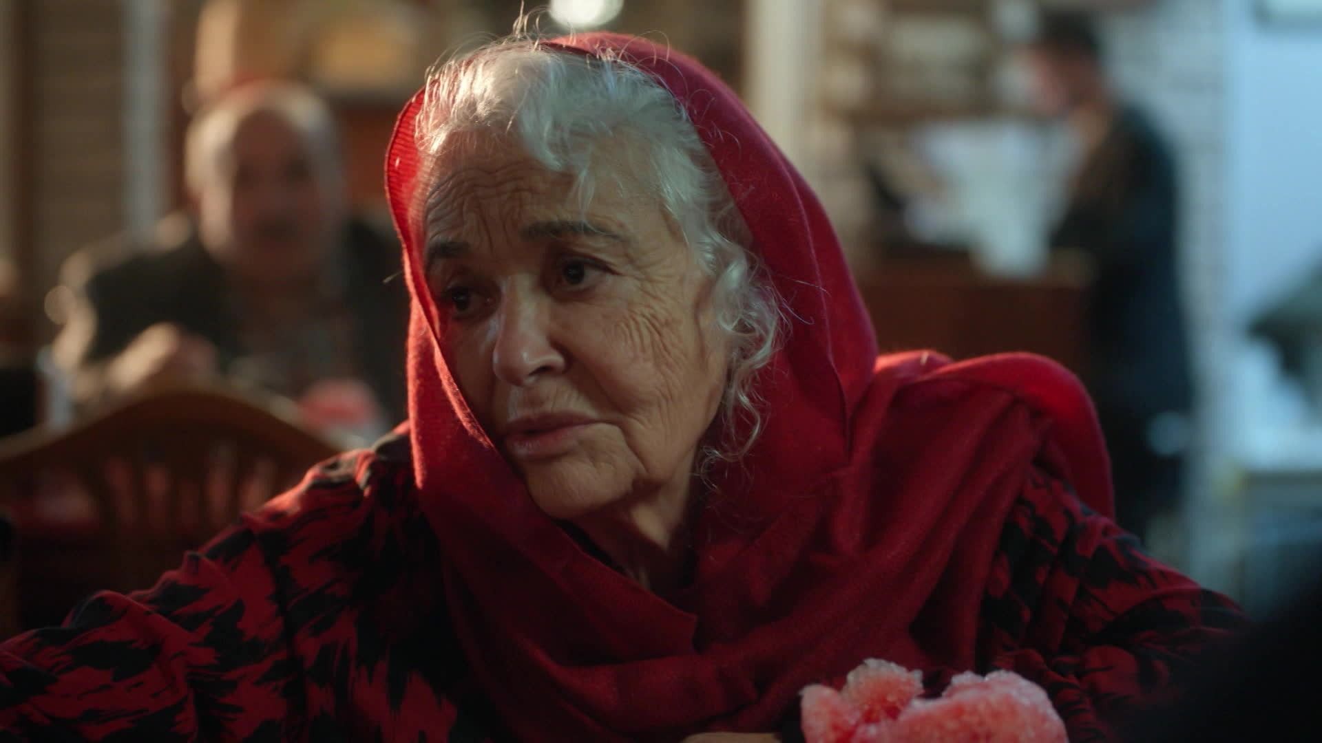Seher in una scena di The Family 2