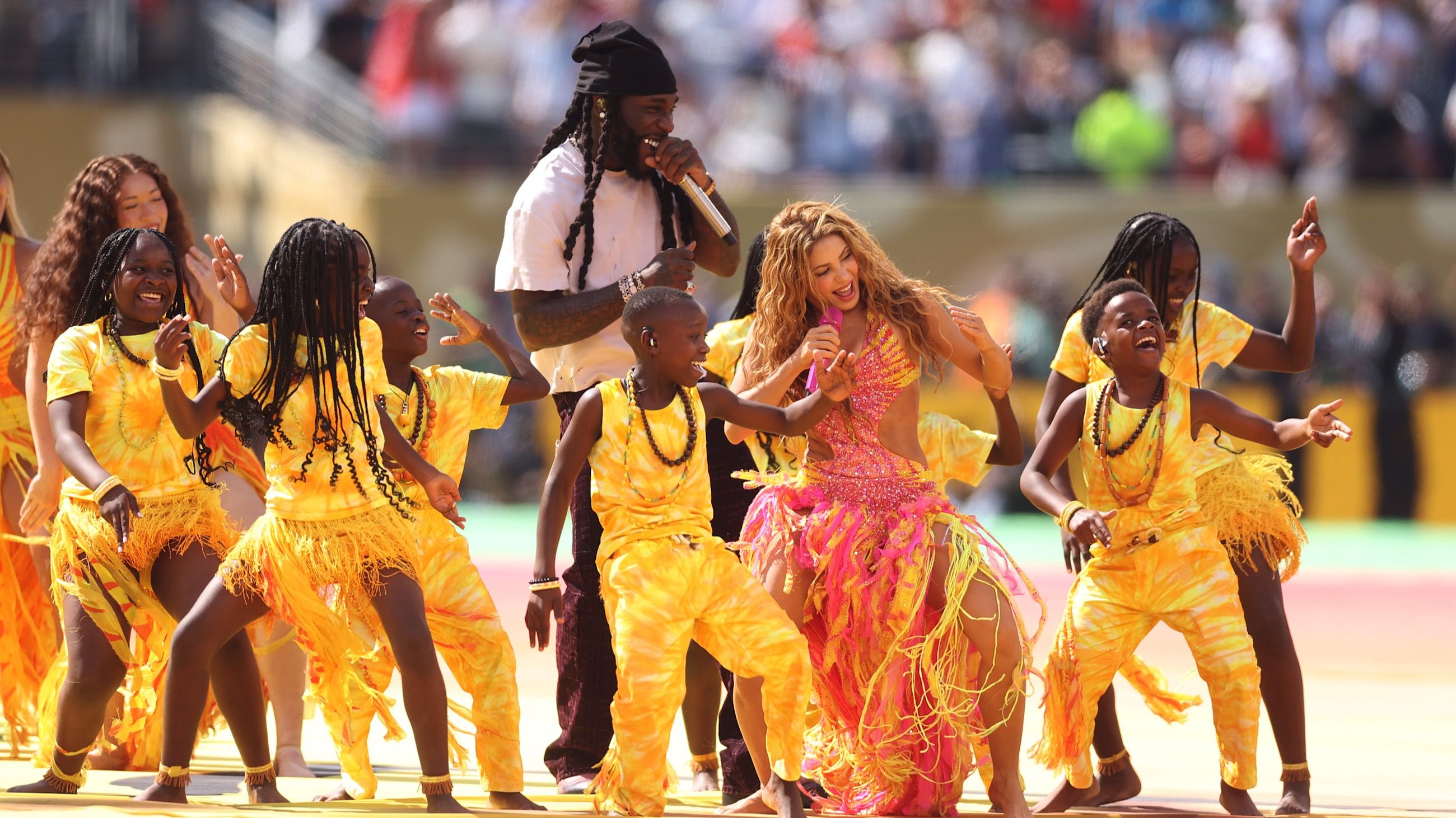Shakira e Burna Boy si esibiscono durante il Topps Final Halftime Show della finale della Coppa del Mondo FIFA 2026 tra Spagna e Argentina al New York New Jersey Stadium, il 19 luglio 2026, a East Rutherford, nel New Jersey - Credits: Getty Images