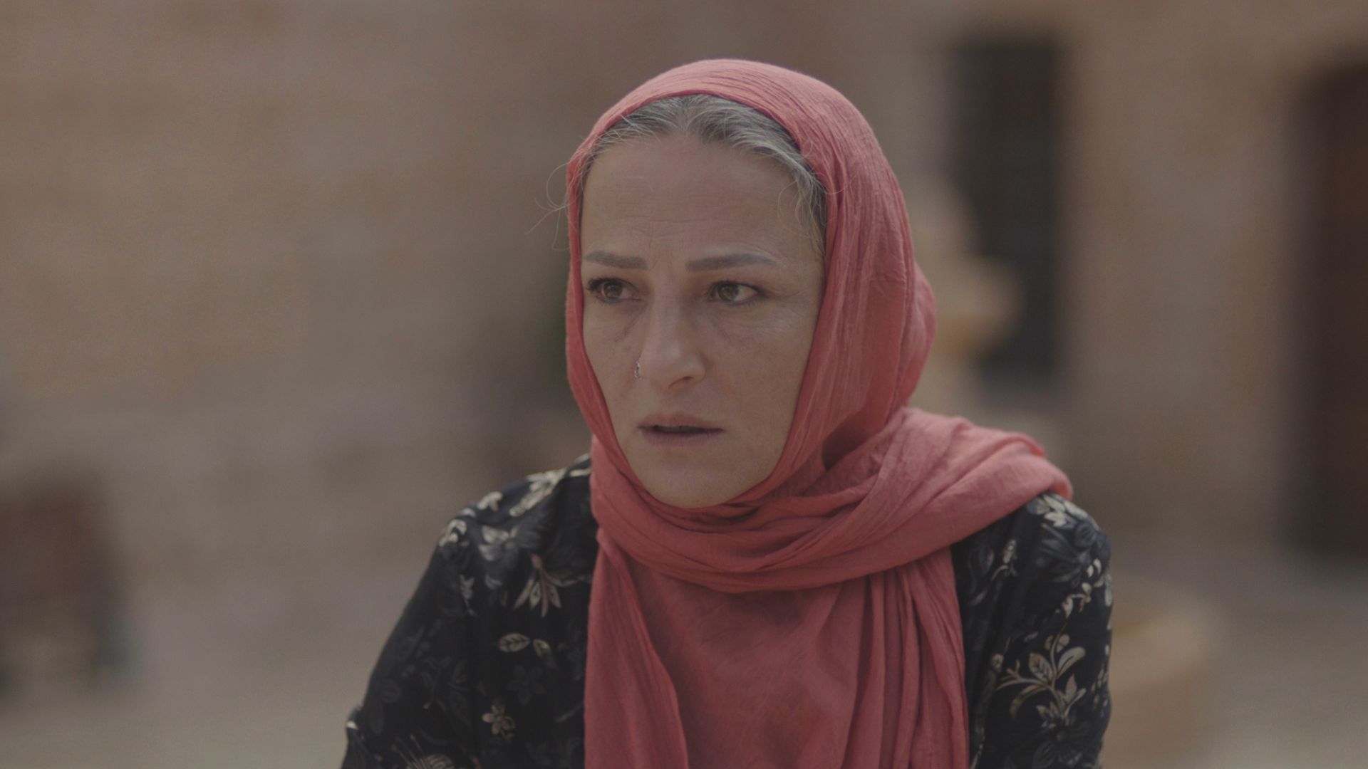 Ilkay Kayku Atalay (Fidan) in una scena di Far away