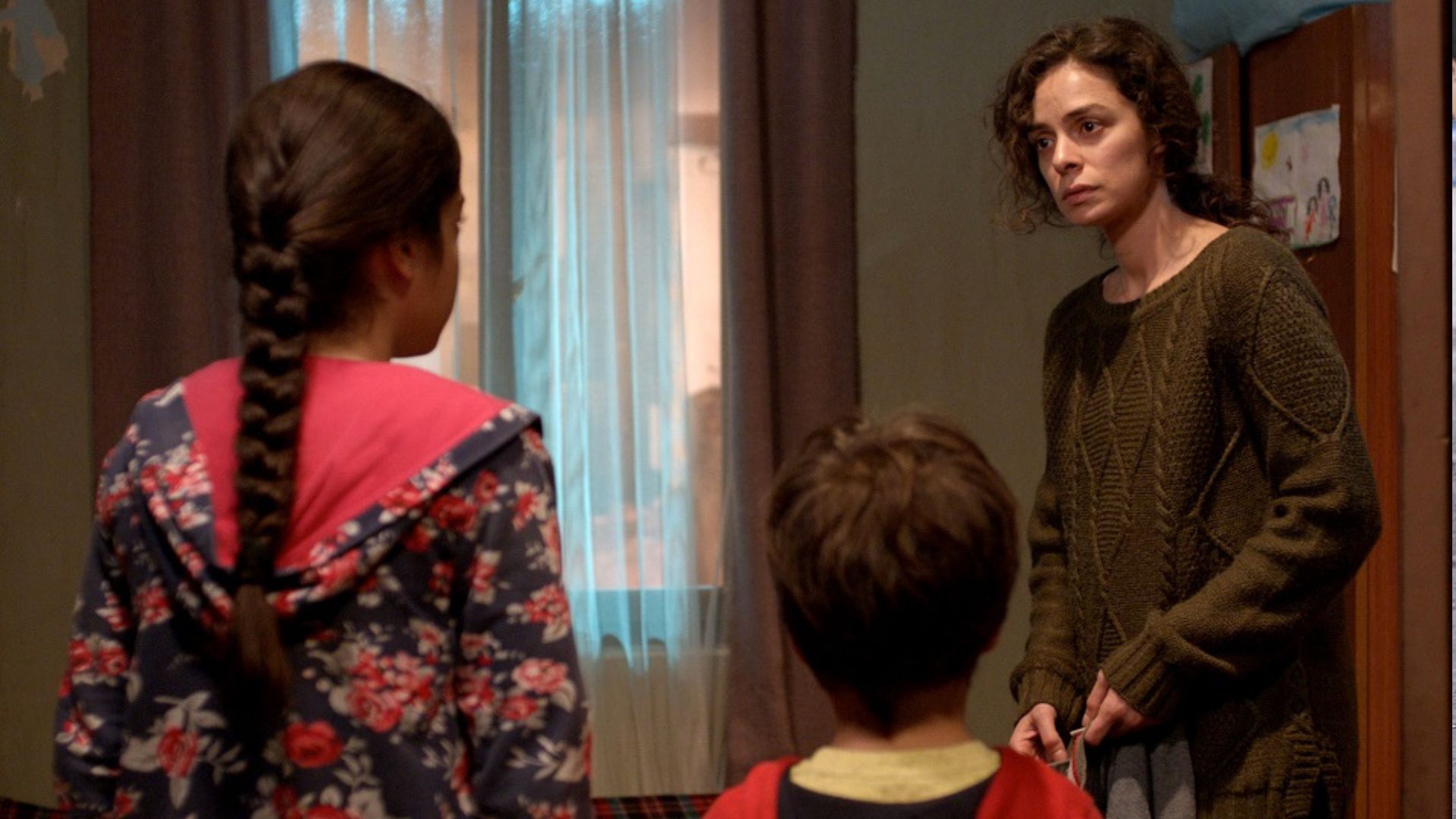 Ozge Ozpirincci (Bahar Cesmeli) in una scena di La forza di una donna