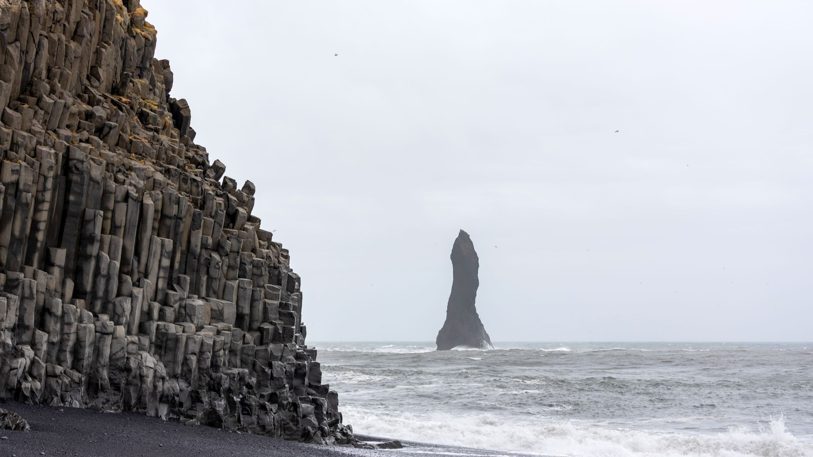 La Reynisfjara Black Sand Beach il 16 aprile 2023 a Vik, in Iceland - Credits: Getty Images