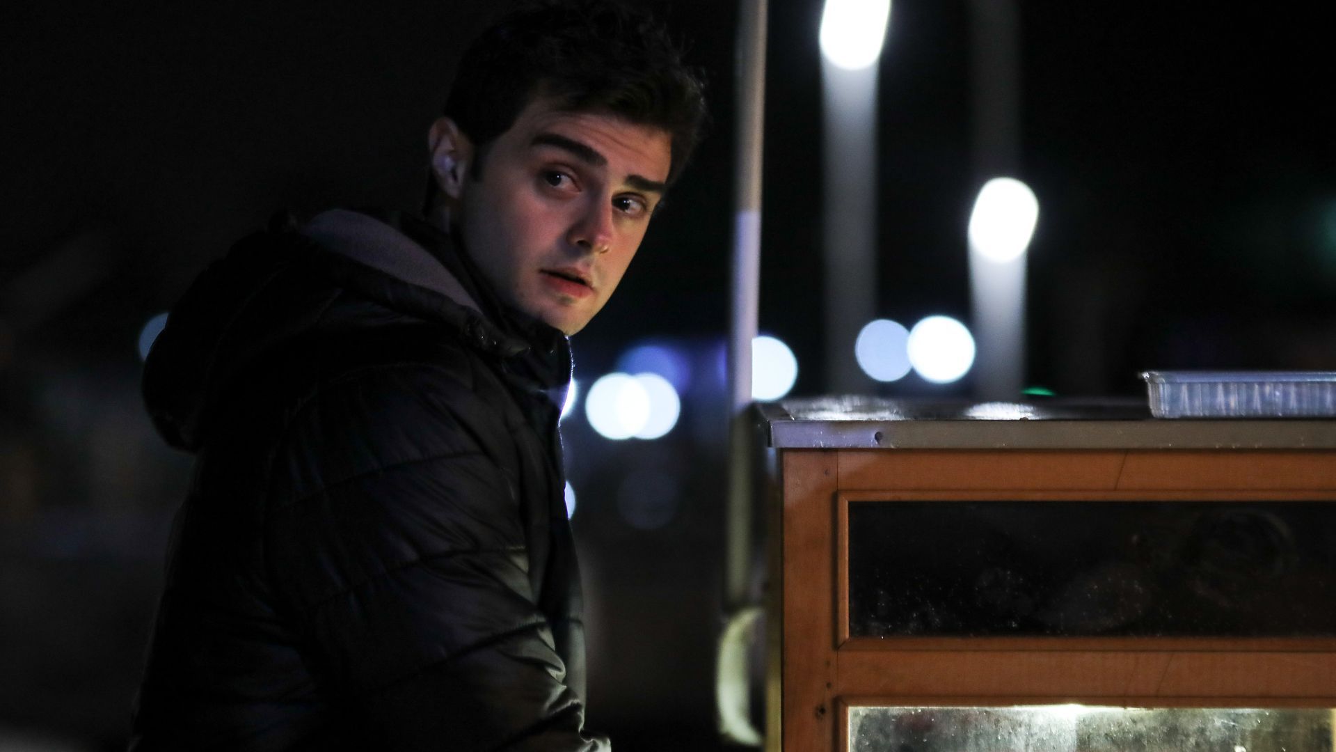 Yigit Kocak (Omer) in una scena di Tutto per la mia famiglia