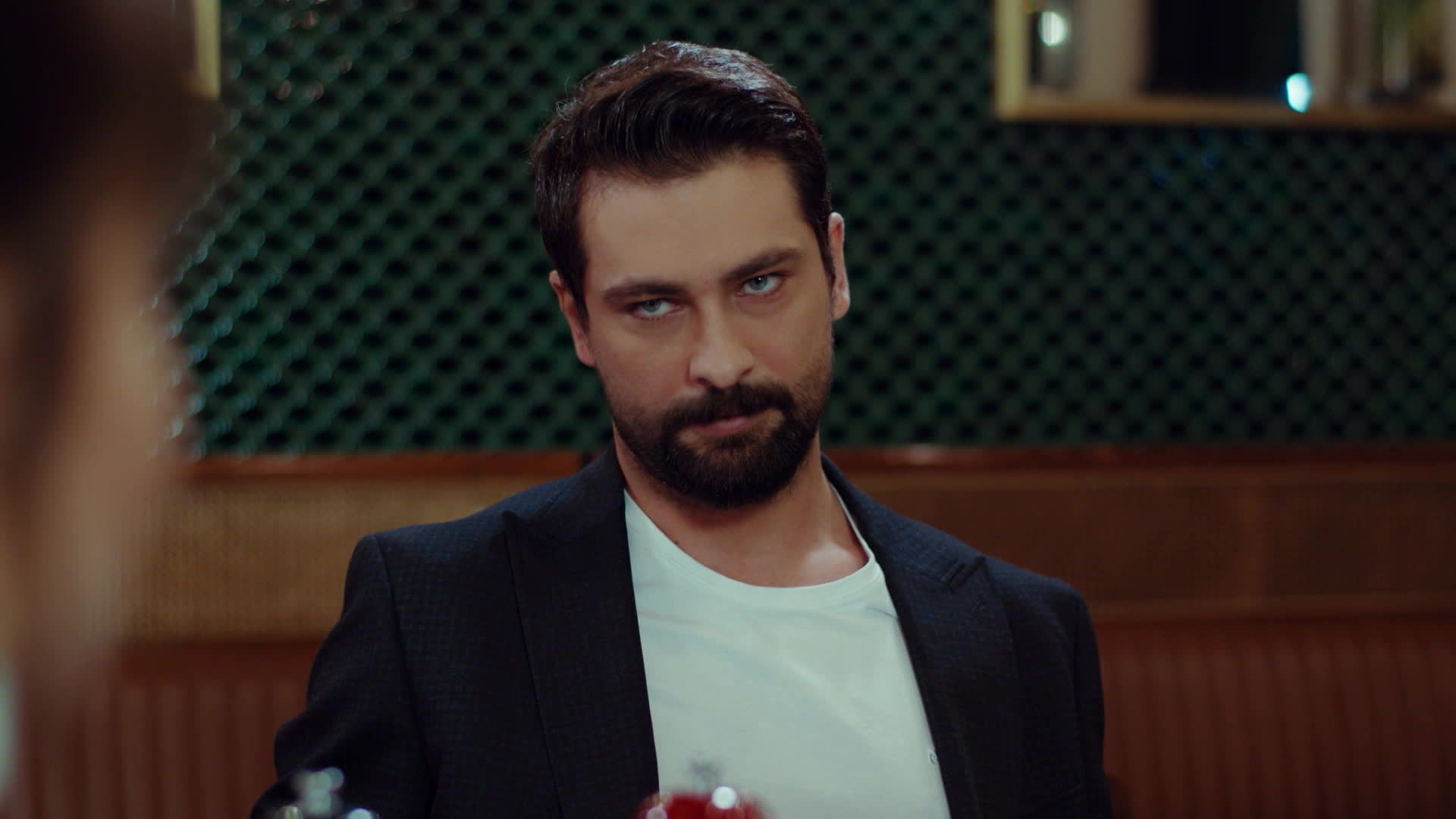 Alihan in una scena di Forbidden Fruit