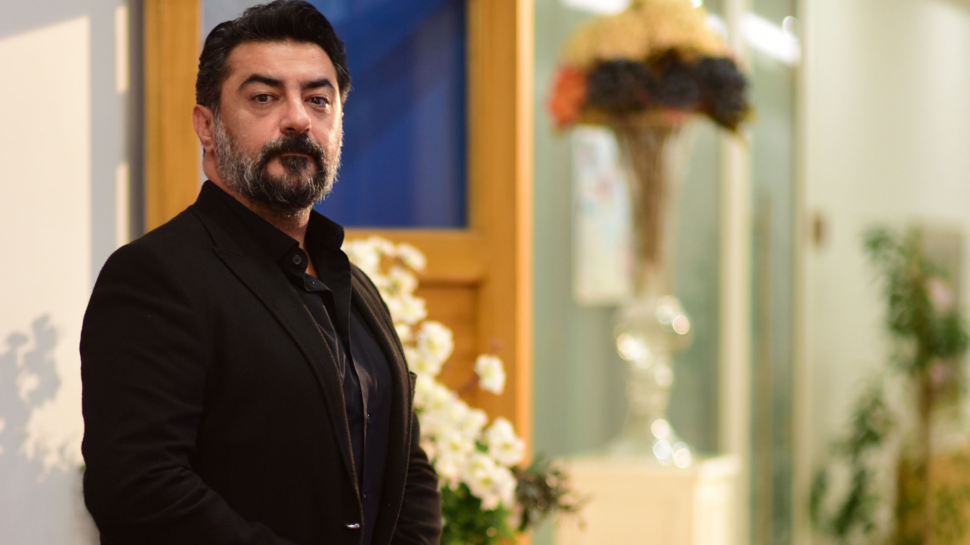 Celil Nalcakan (Akif) in una scena di Tutto per la mia famiglia 2
