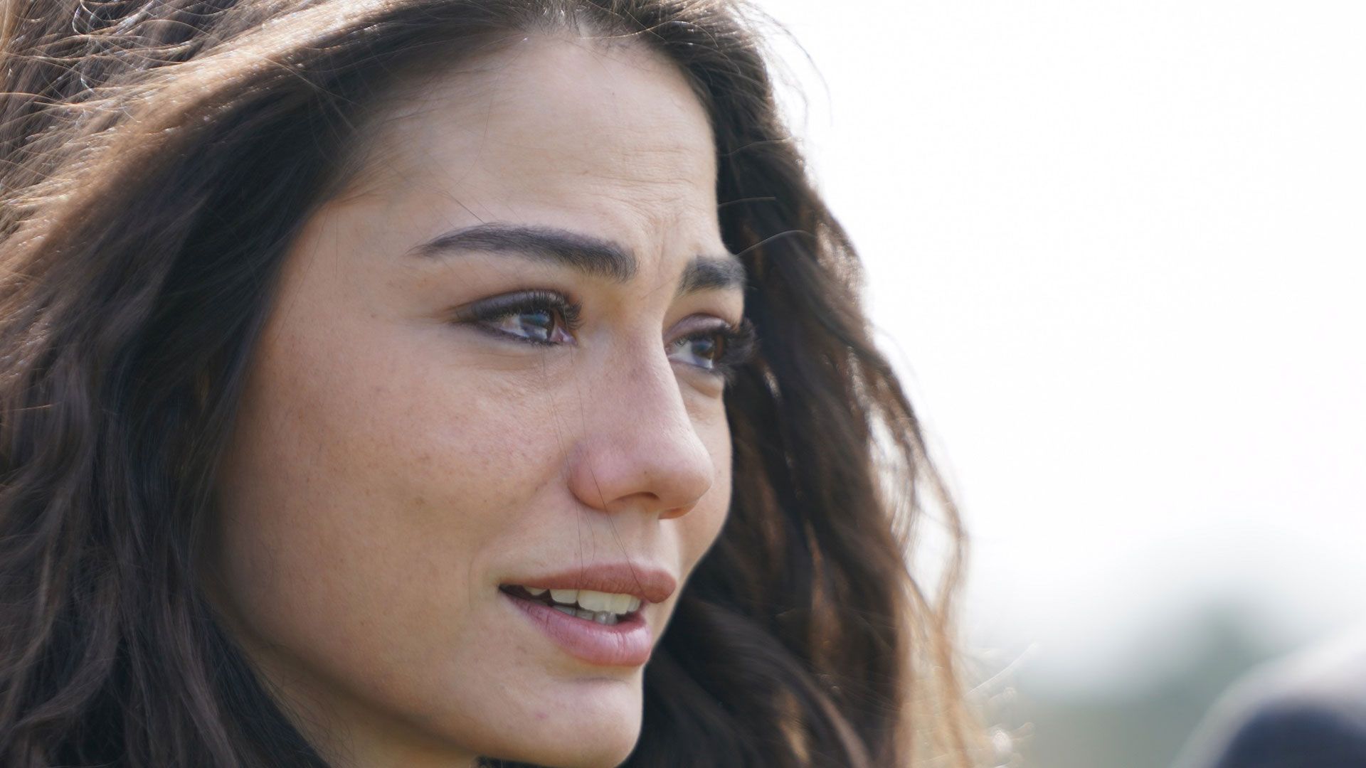 Demet Özdemir (Farah Erşadi) in una scena di Io sono Farah