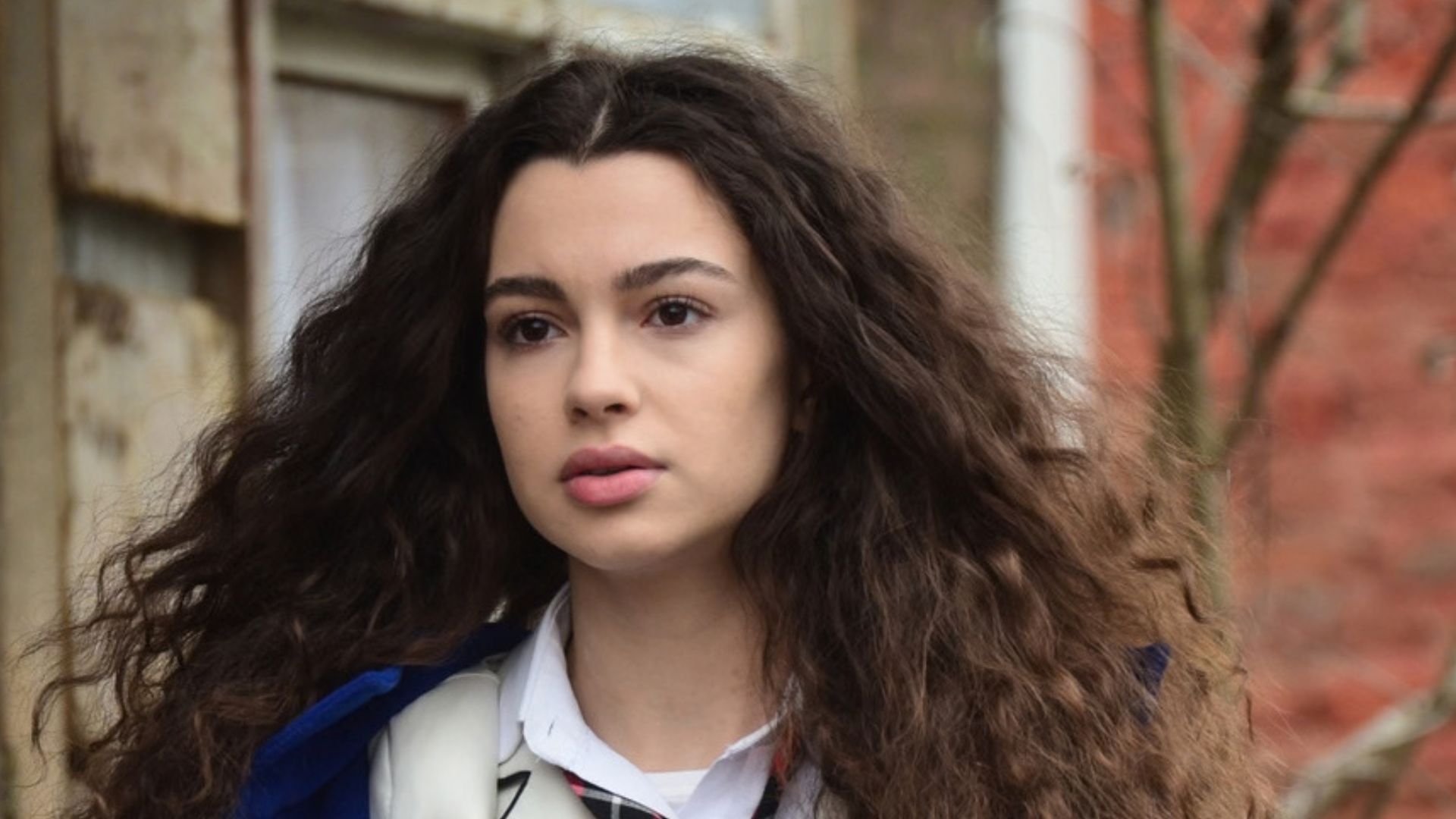 Su Burcu Coskun (Asiye) in una scena di Tutto per la mia famiglia 2