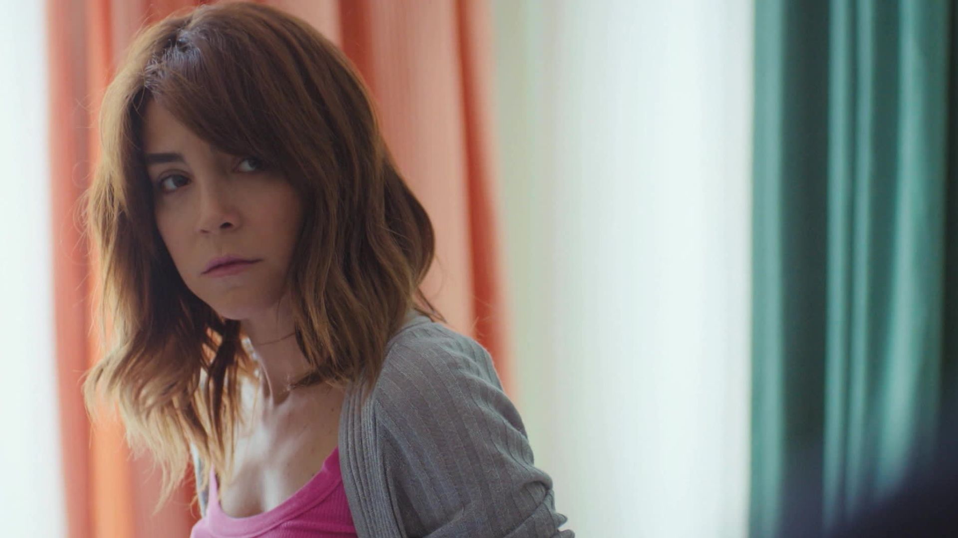 Ceyda in una scena de La forza di una donna