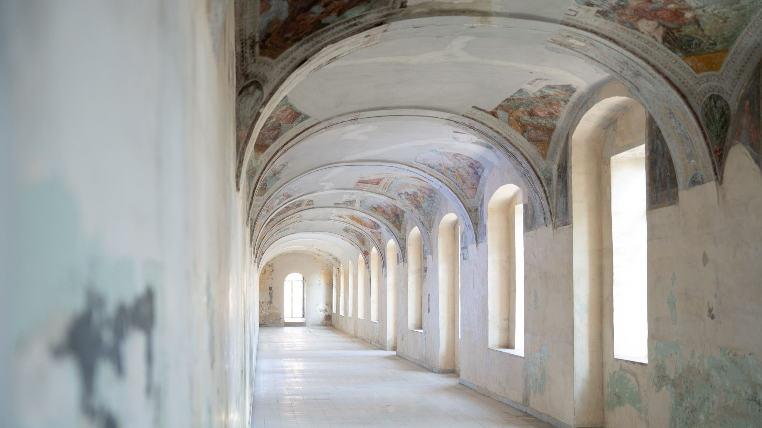 L'interno dell'ex Ospedale Militare, noto come Complesso della Santissima Trinità delle Monache una delle location di EDIT Napoli - Credits: Courtesy A. Mustilli