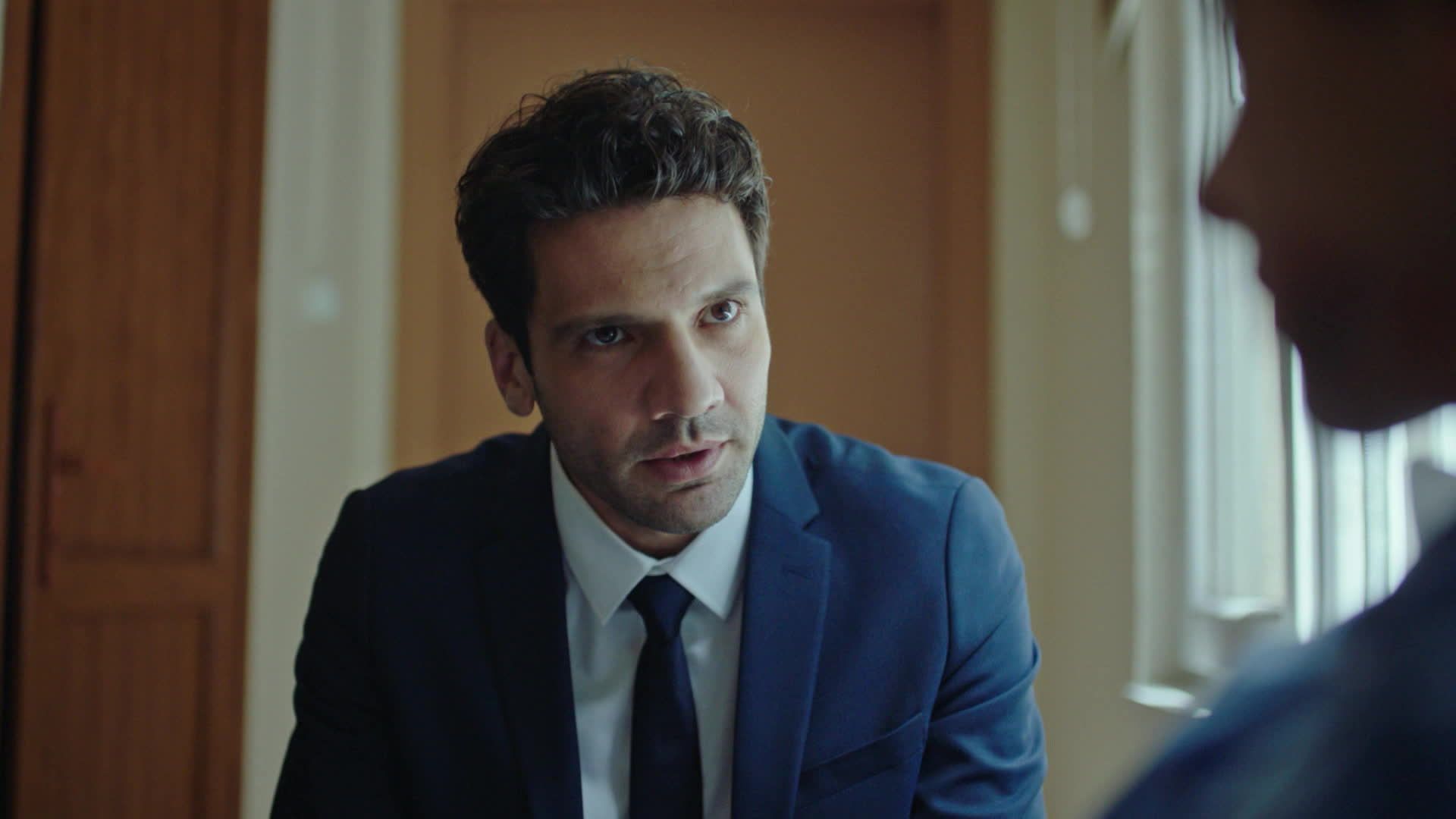 Ilgaz in una scena di Segreti di famiglia