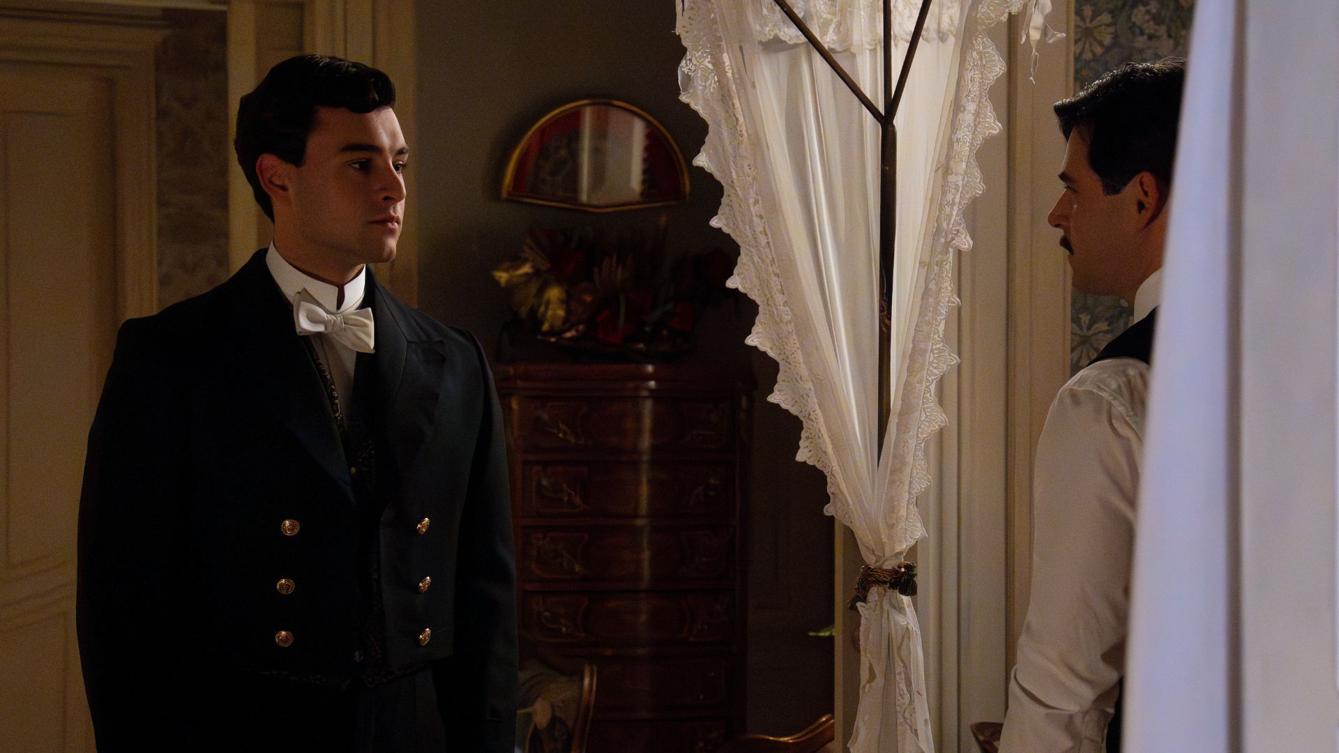 Xavi Lock (Curro) e Arturo Sancho (Manuel) in La Promessa