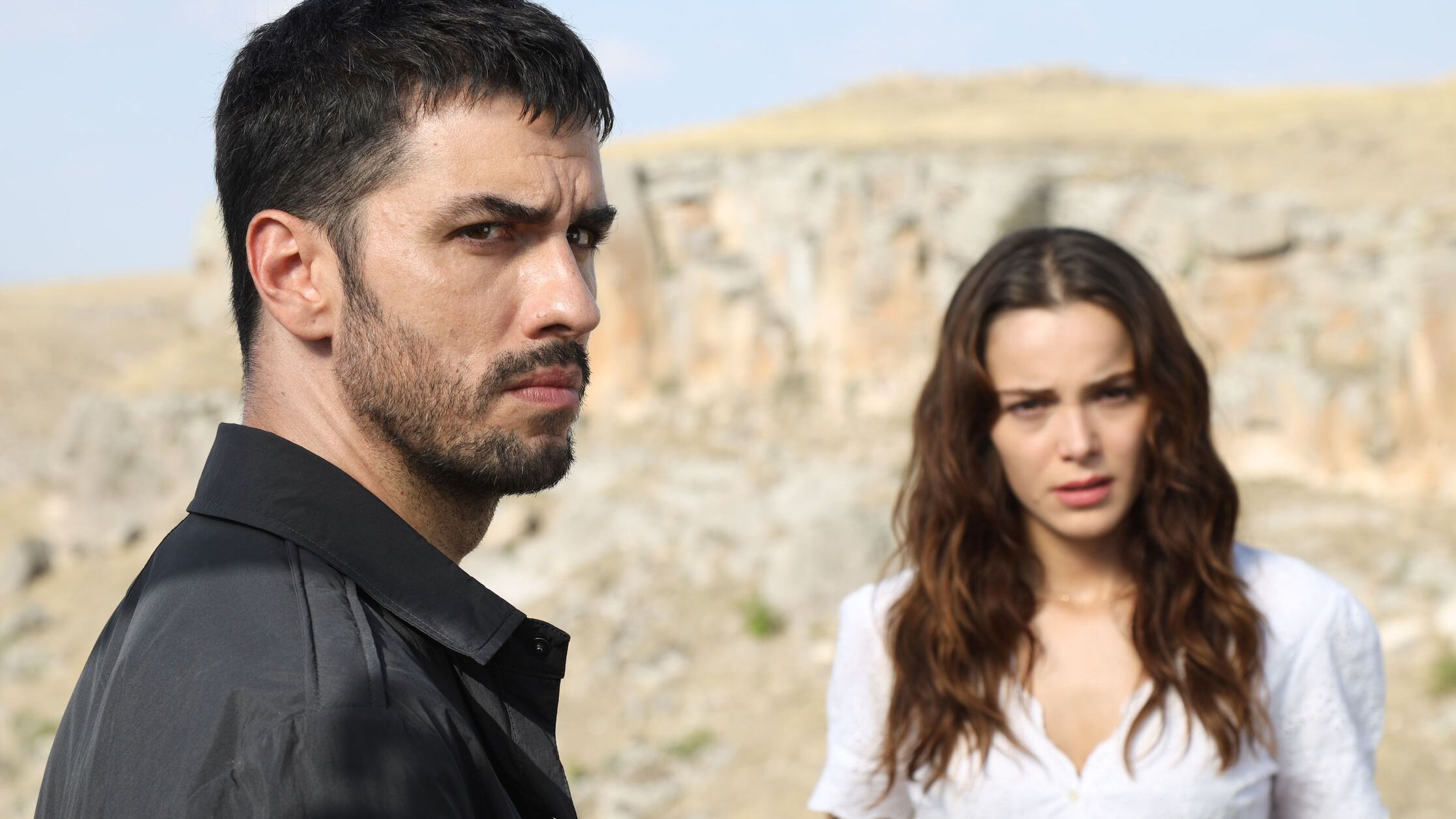 Nuh (Aras Aydin) e Melek (Hafsanur Sancaktutan) ne La notte nel cuore