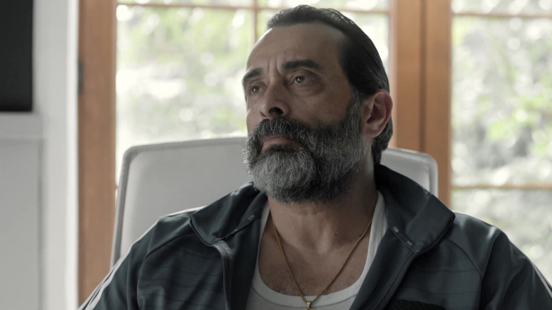 Kadir in una scena di Segreti di famiglia 3