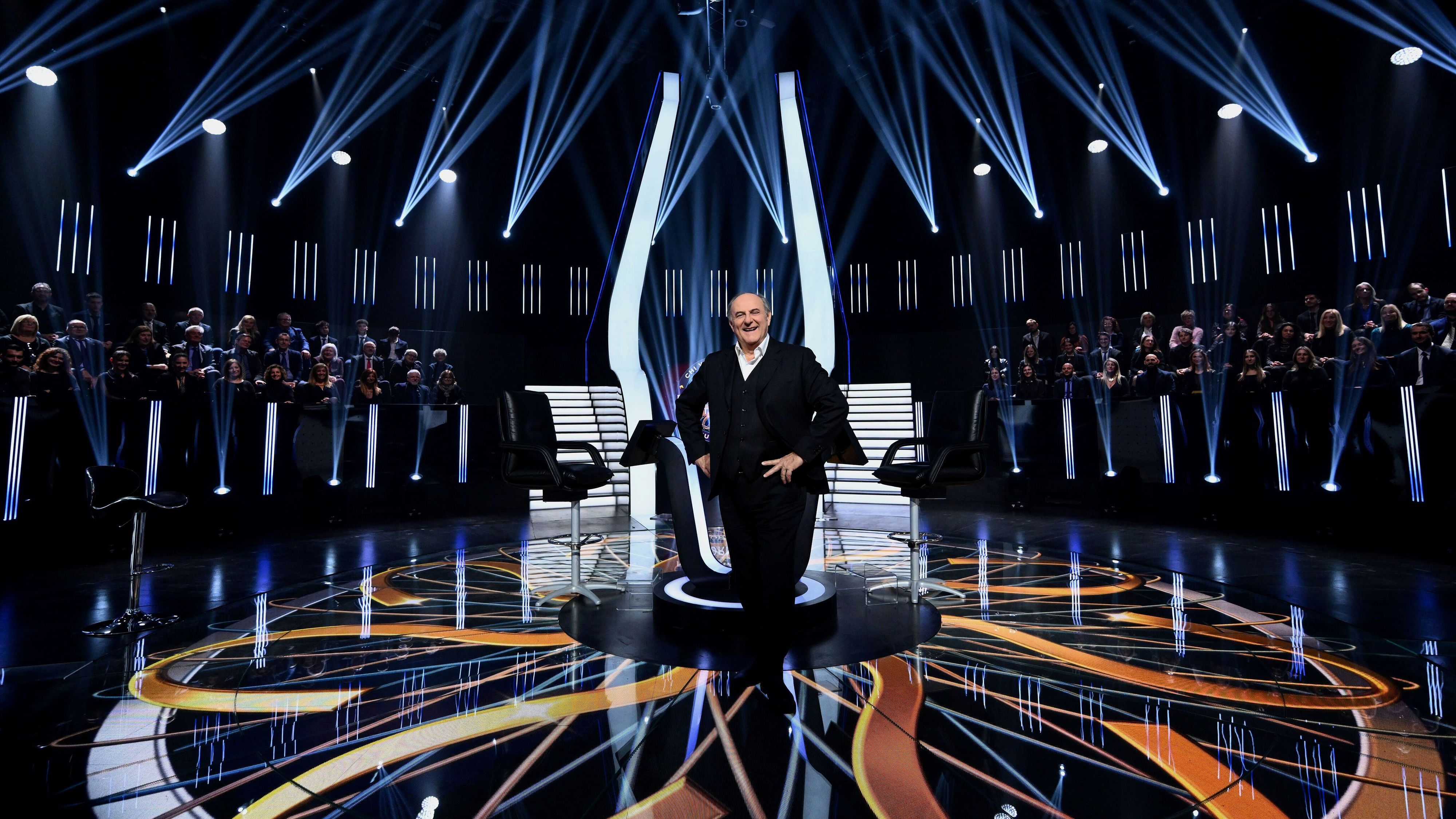 Gerry Scotti nello studio di Chi vuol essere milionario - Il Torneo