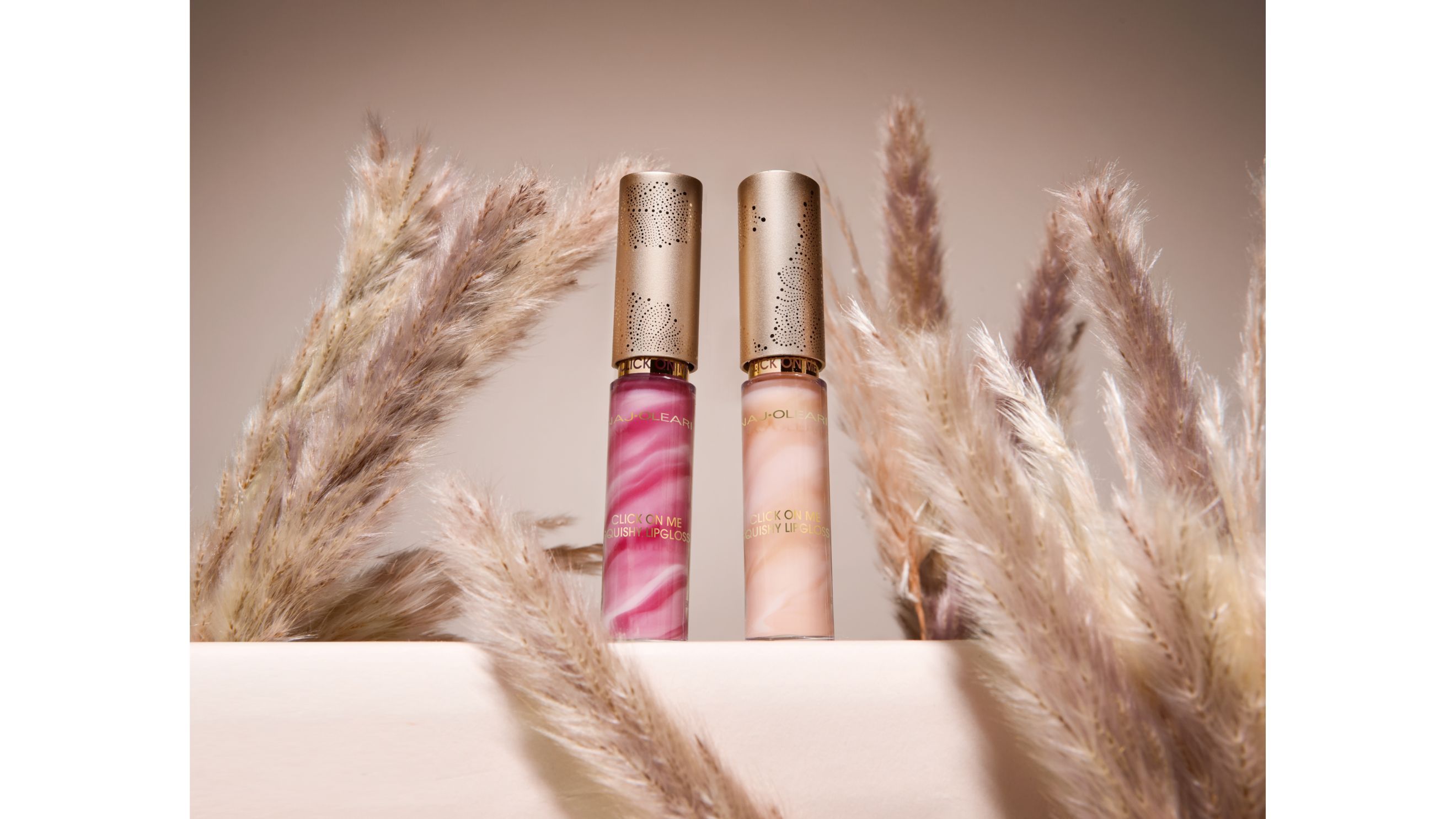 Click On Me Squishy Lipgloss idrata, colora e dona volume alle labbra

