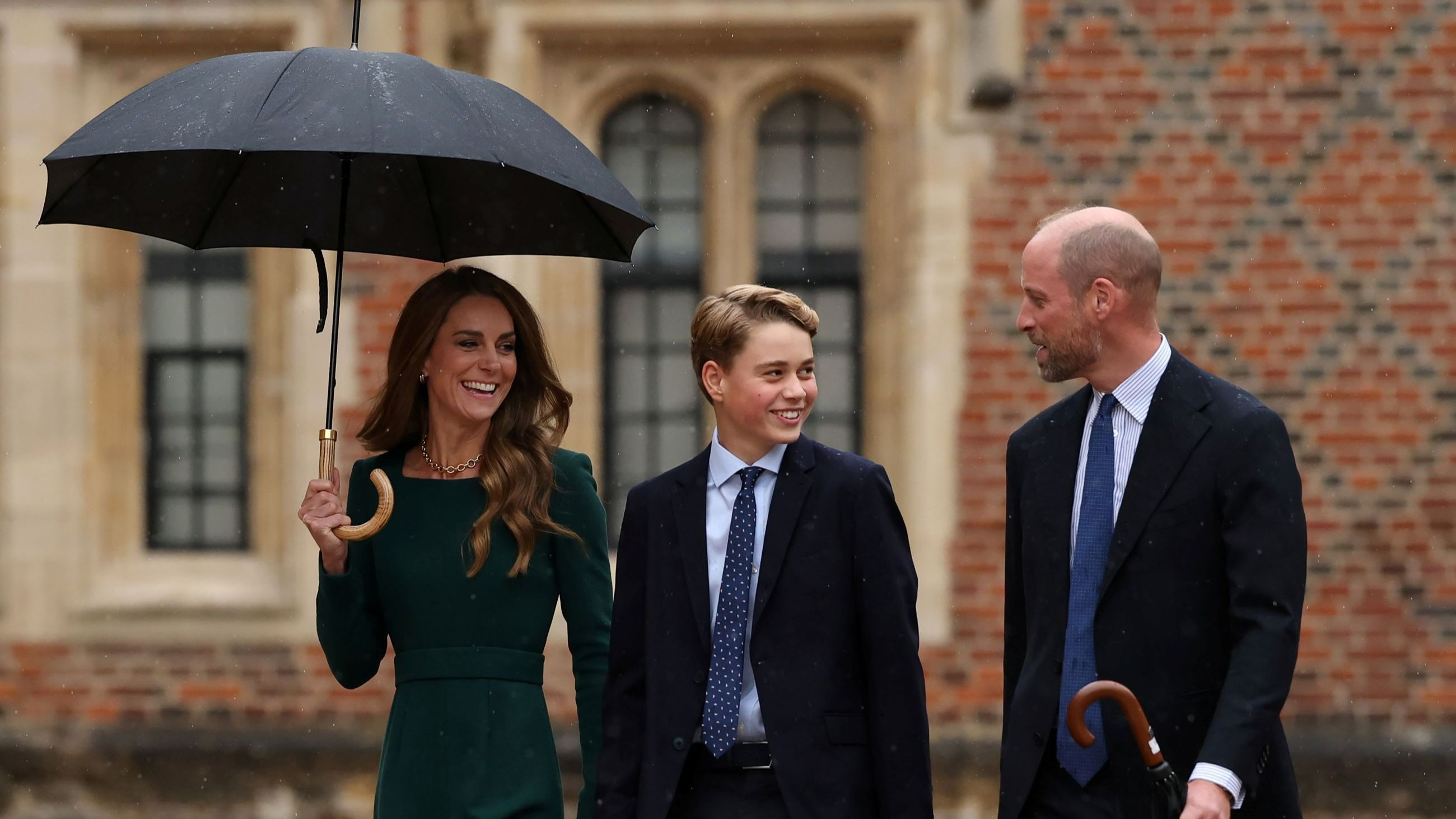 Kate e William accompagnano il loro figlio tredicenne, il principe George, al suo primo giorno all’Eton College - Credits Getty Images 