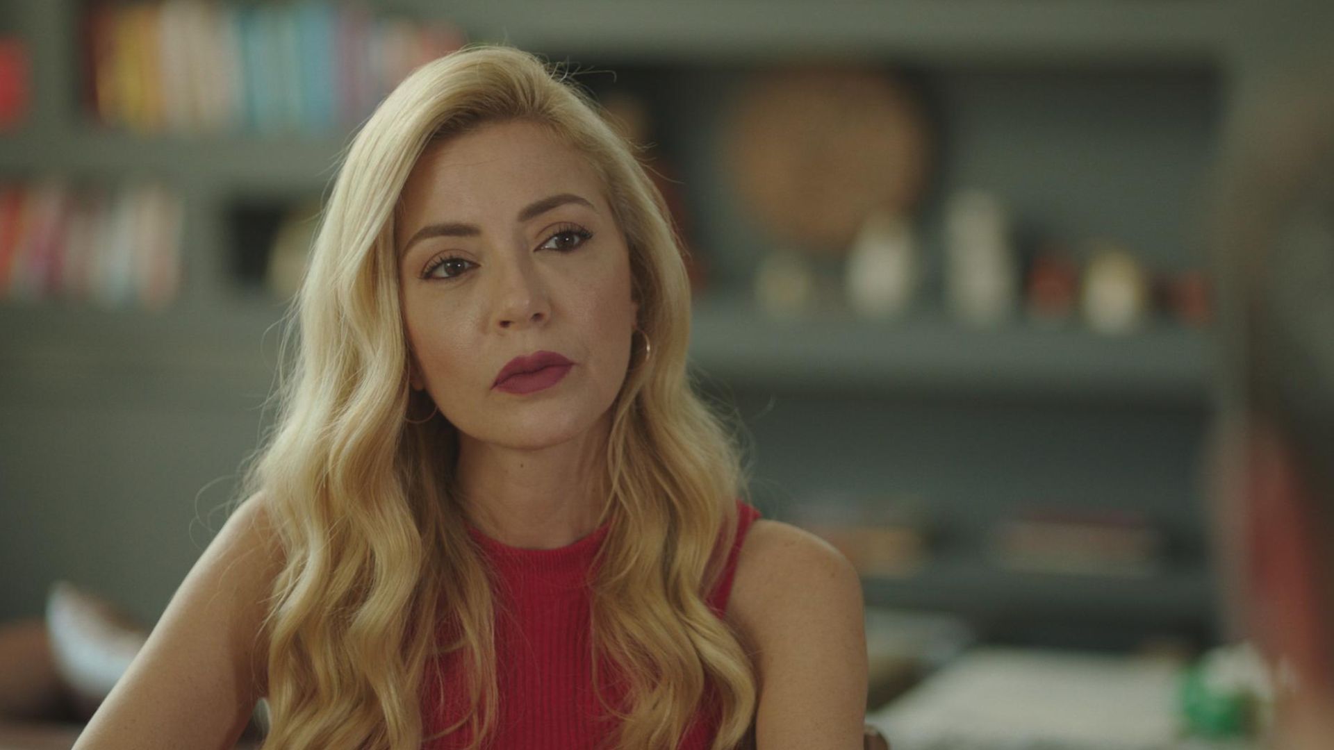 Simge Selcuk (Nebahat) in una scena di Tutto per la mia famiglia 2