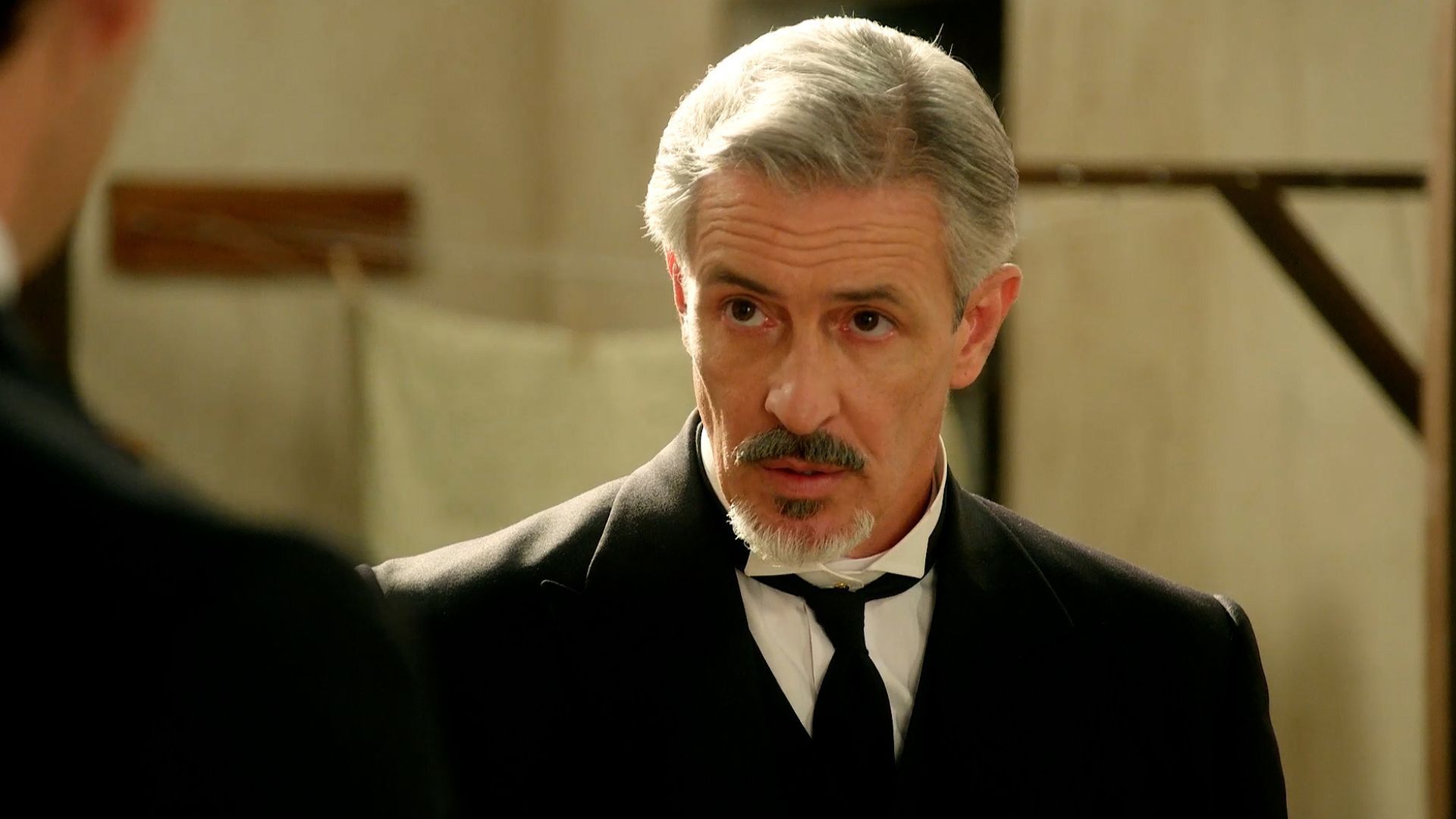 Fernando Coronado (Cristobal) in una scena de La Promessa