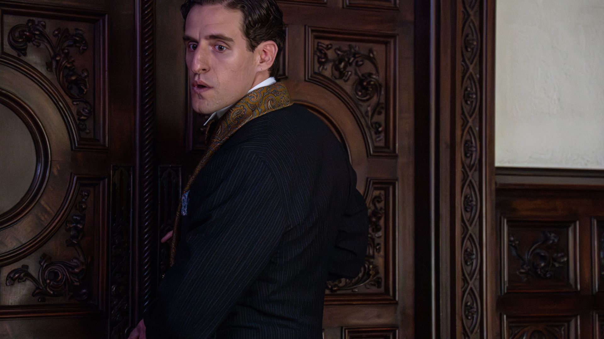 Enrique Fortun (Lopez) in una scena de La Promessa