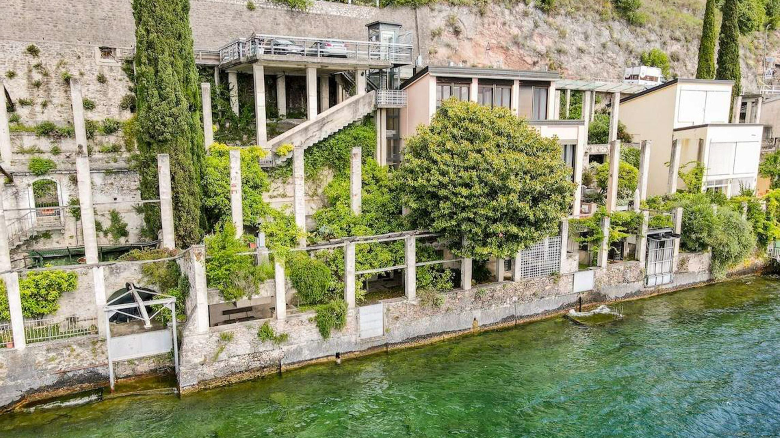 Villa moderna affacciata sull’acqua a Toscolano Maderno, Lago di Garda - Crediti Italian Luxury Villas 