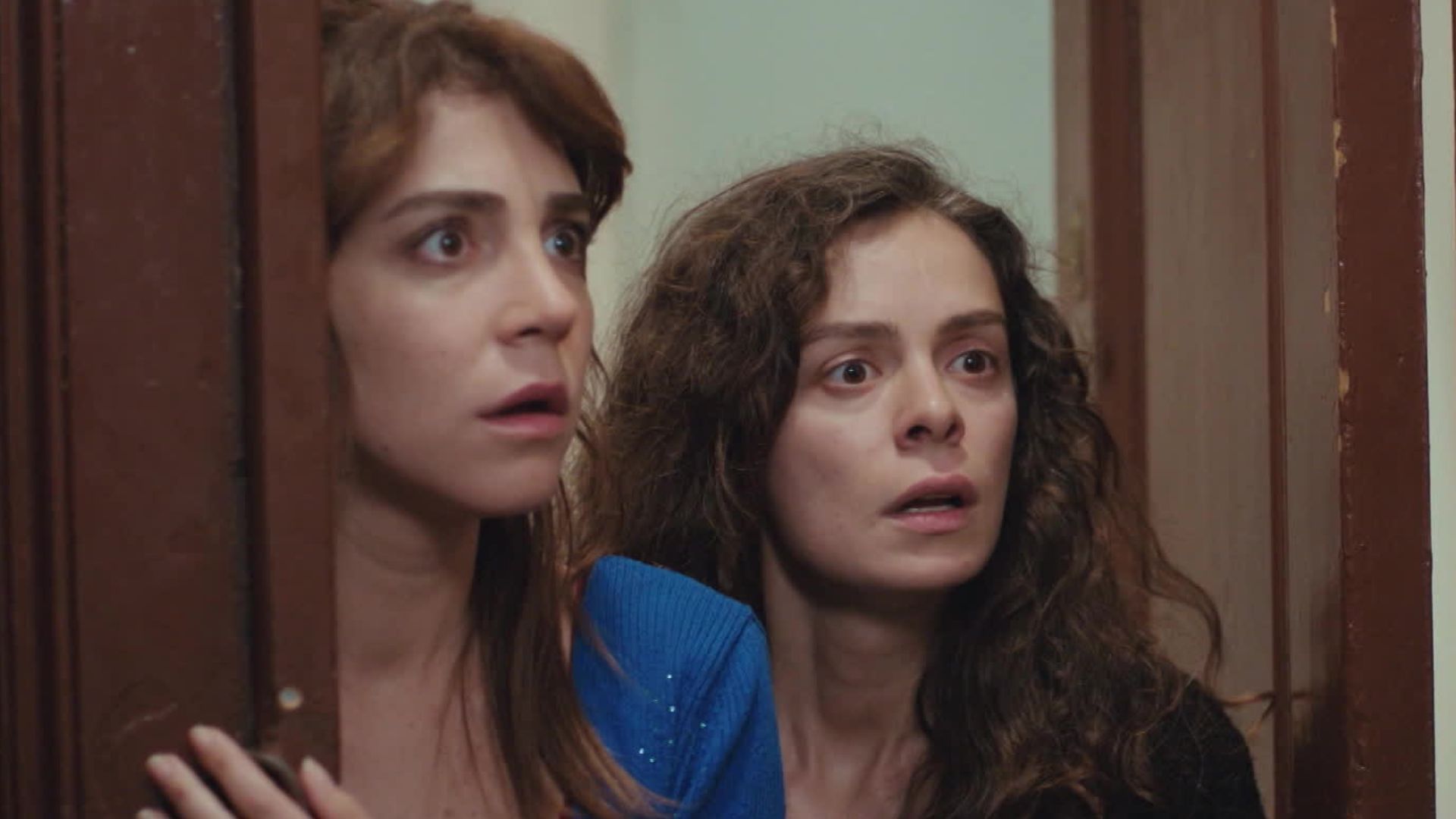 Ceyda e Bahar in una scena de La forza di una donna 3