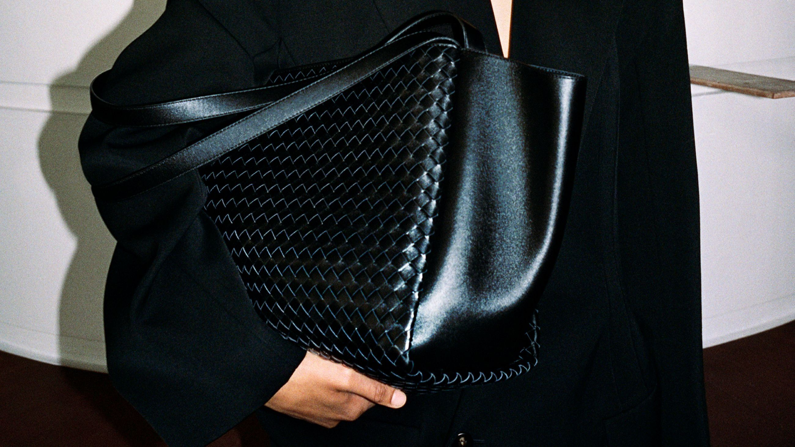 La nuova borsa Bottega Veneta Corso fotografata da Drew Vickers