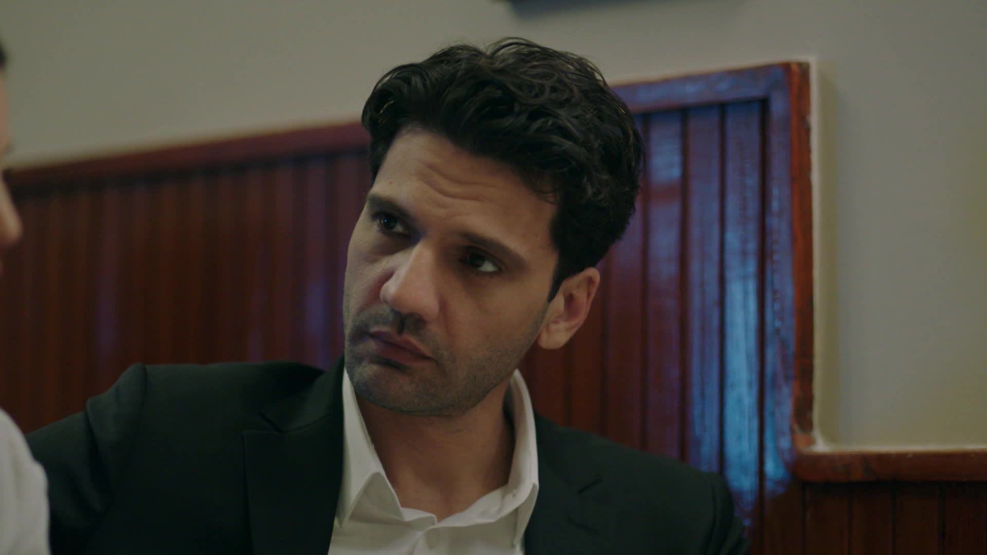 Ilgaz in una scena di Segreti di famiglia 2