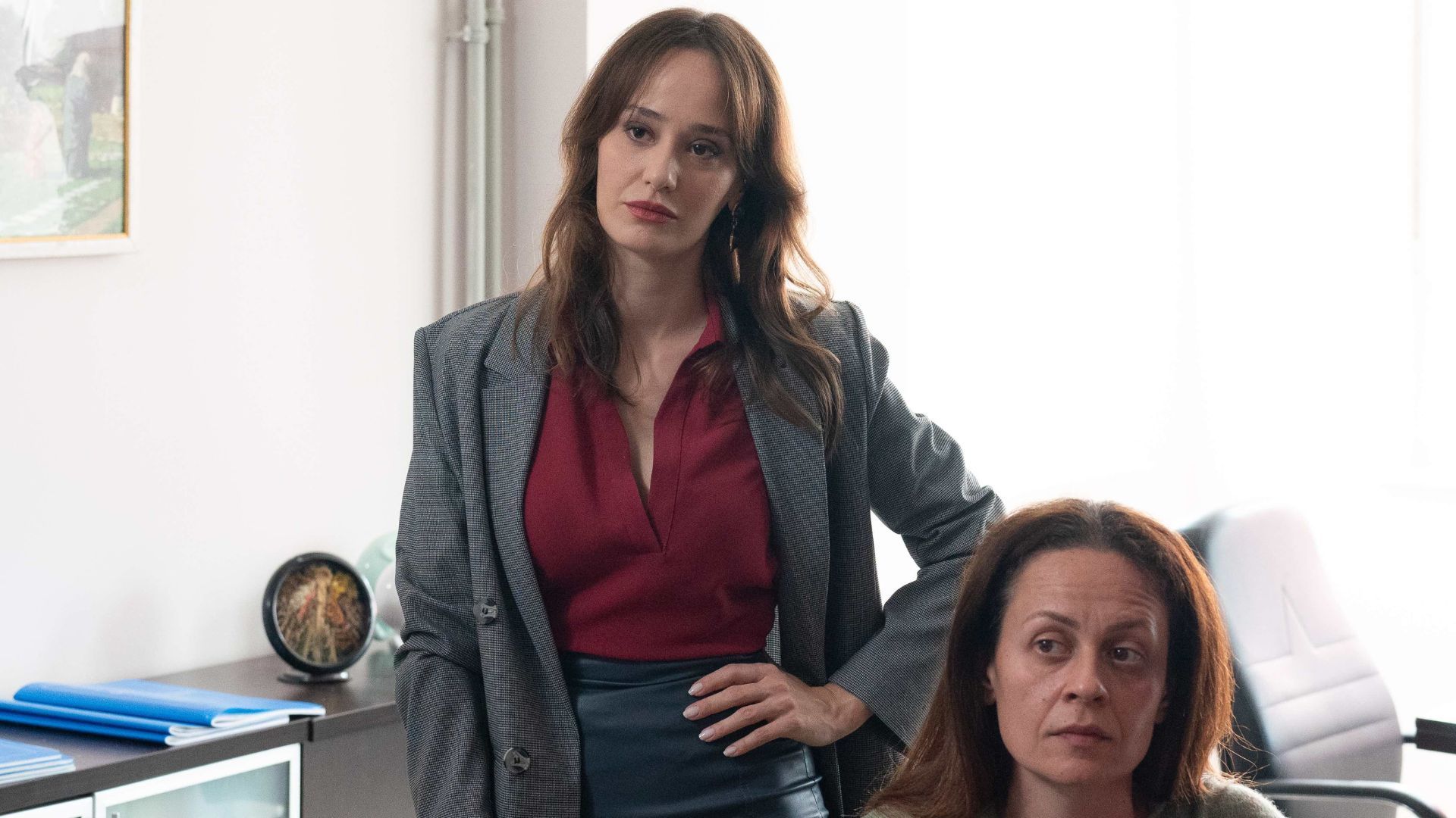 Muge Bayramoglu (Nil) e Ozlem Turay (Filiz Bagci) in Segreti di famiglia 3