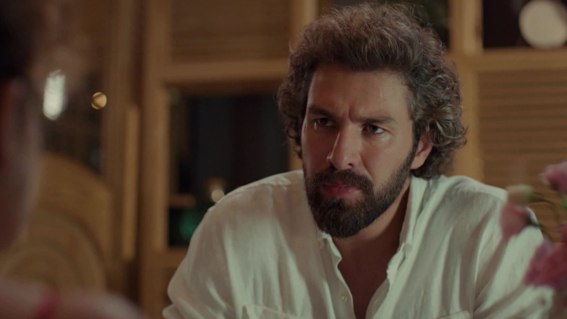 Furkan Palali (Nejat) in una scena di My Sweet Lie