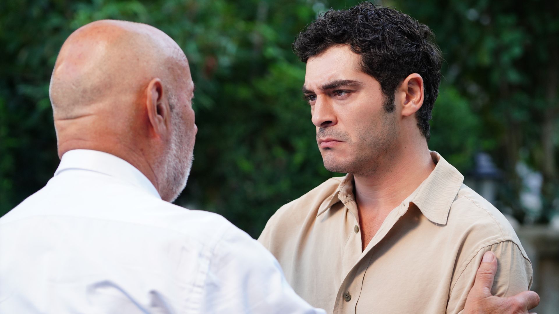 Kenan Bal (Asaf Yilmaz) e Burak Deniz (Mahir Yilmaz) in una scena di Racconto di una notte