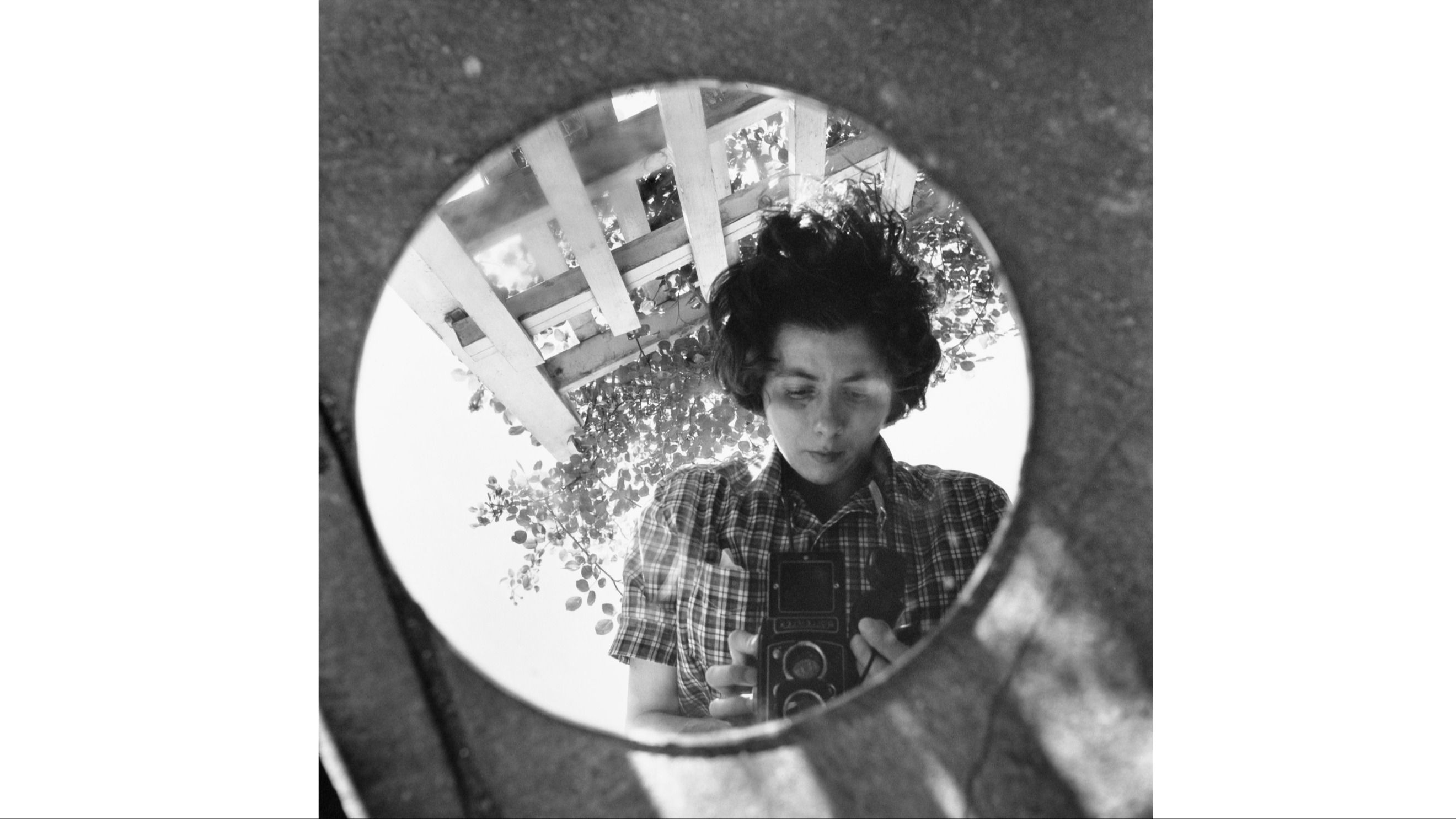 Vivian Maier Self-Portrait, New York, NY, 1953 Gelatin silver print, 2012, 40x50 cm ©Estate of Vivian Maier, Courtesy of Maloof Collection and Howard Greenberg Gallery, NY