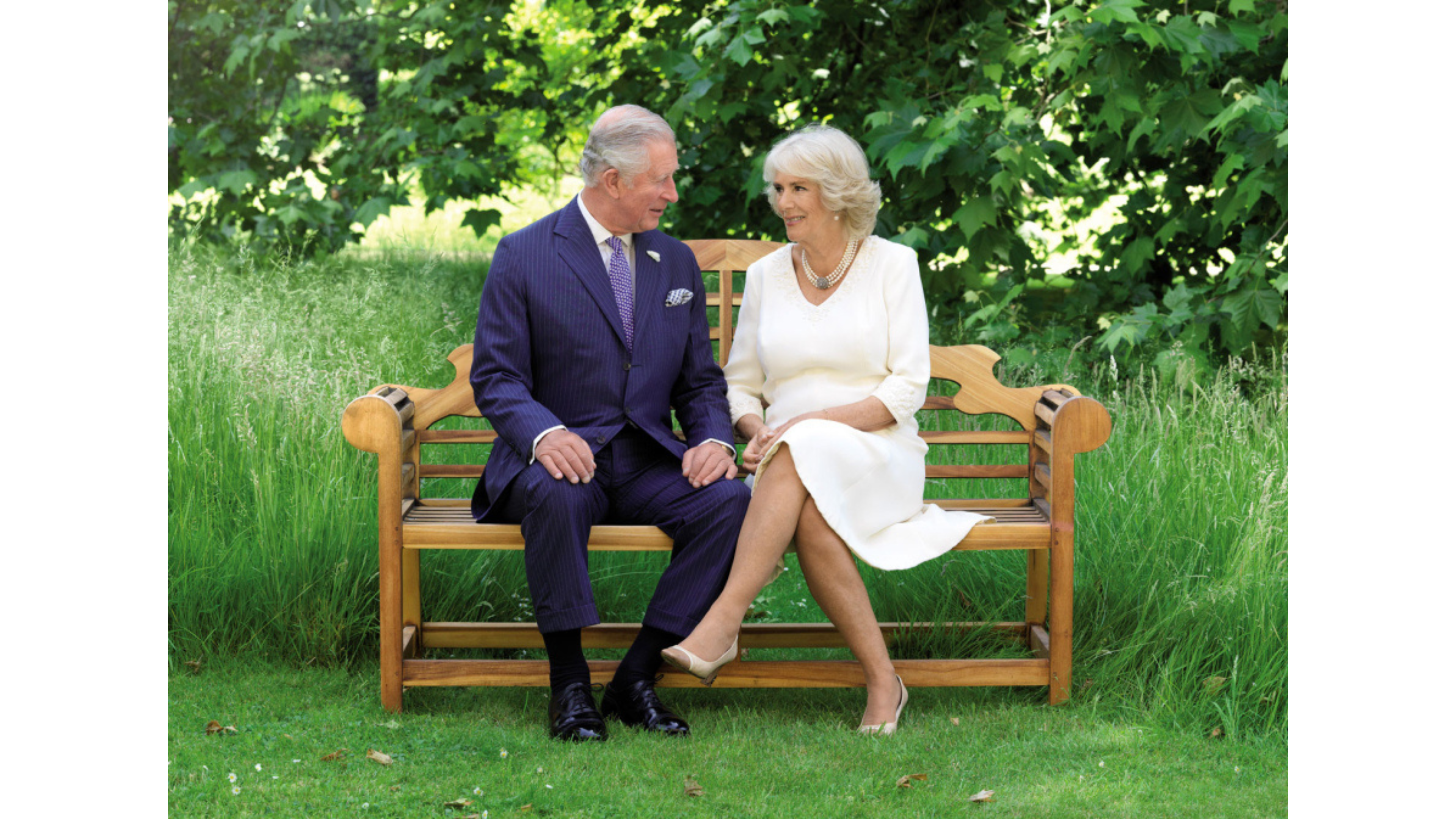 Il Re Carlo e la Regina Camilla nella foto diffusa per gli auguri di Natale nel 2018 (Crediti: Royal Family Official Website)