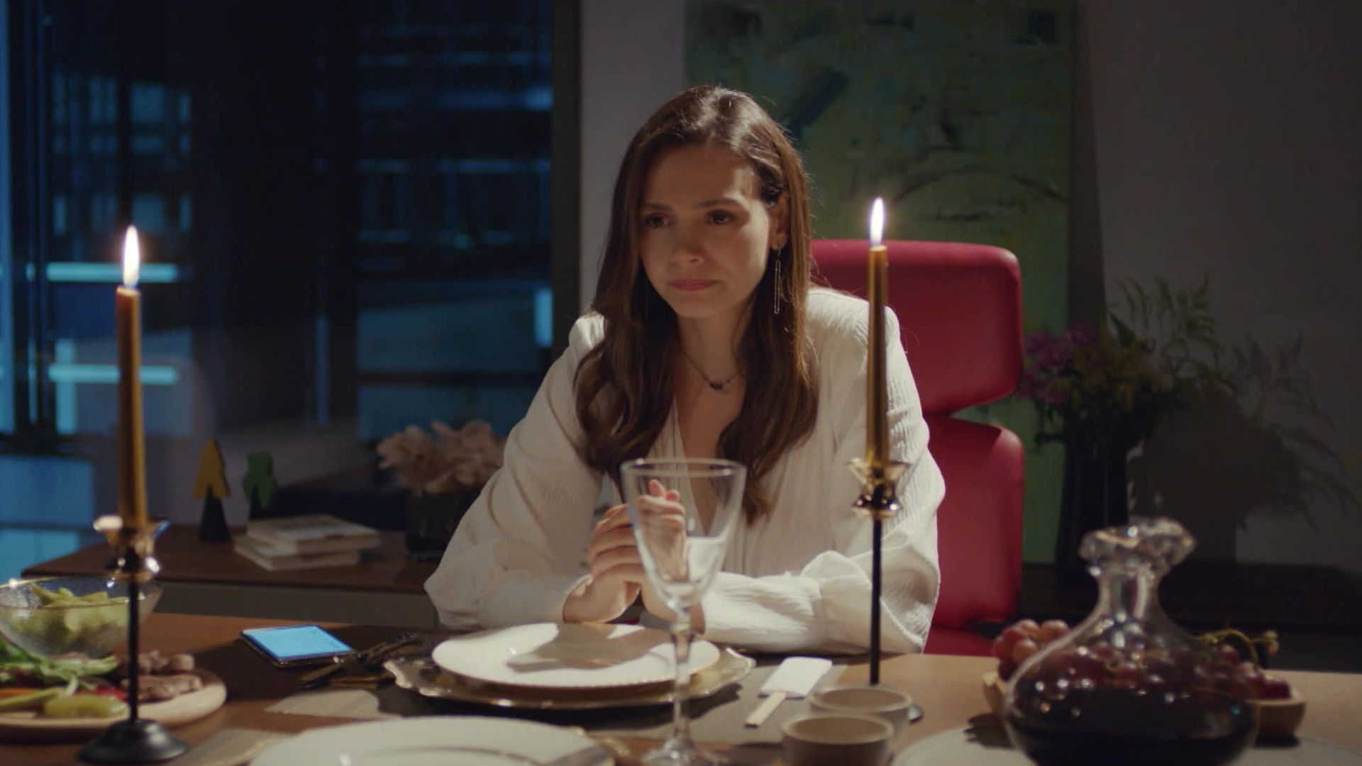 Gonca Sariyildiz (Hande) in una scena di My Sweet Lie