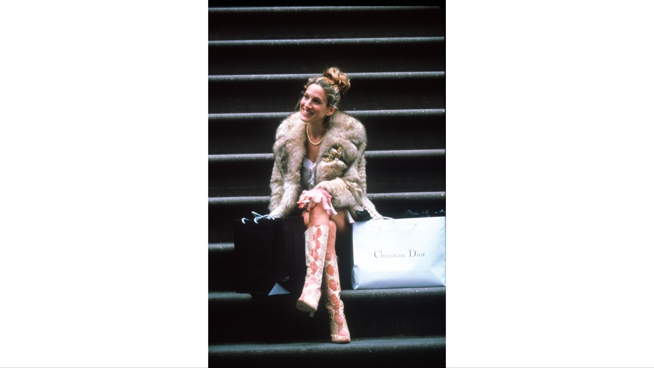 Sarah Jessica Parker in una scena di Sex and the City indossando The Boot della collezione “The Archive: 1997-2001”.
Credit: Getty Images