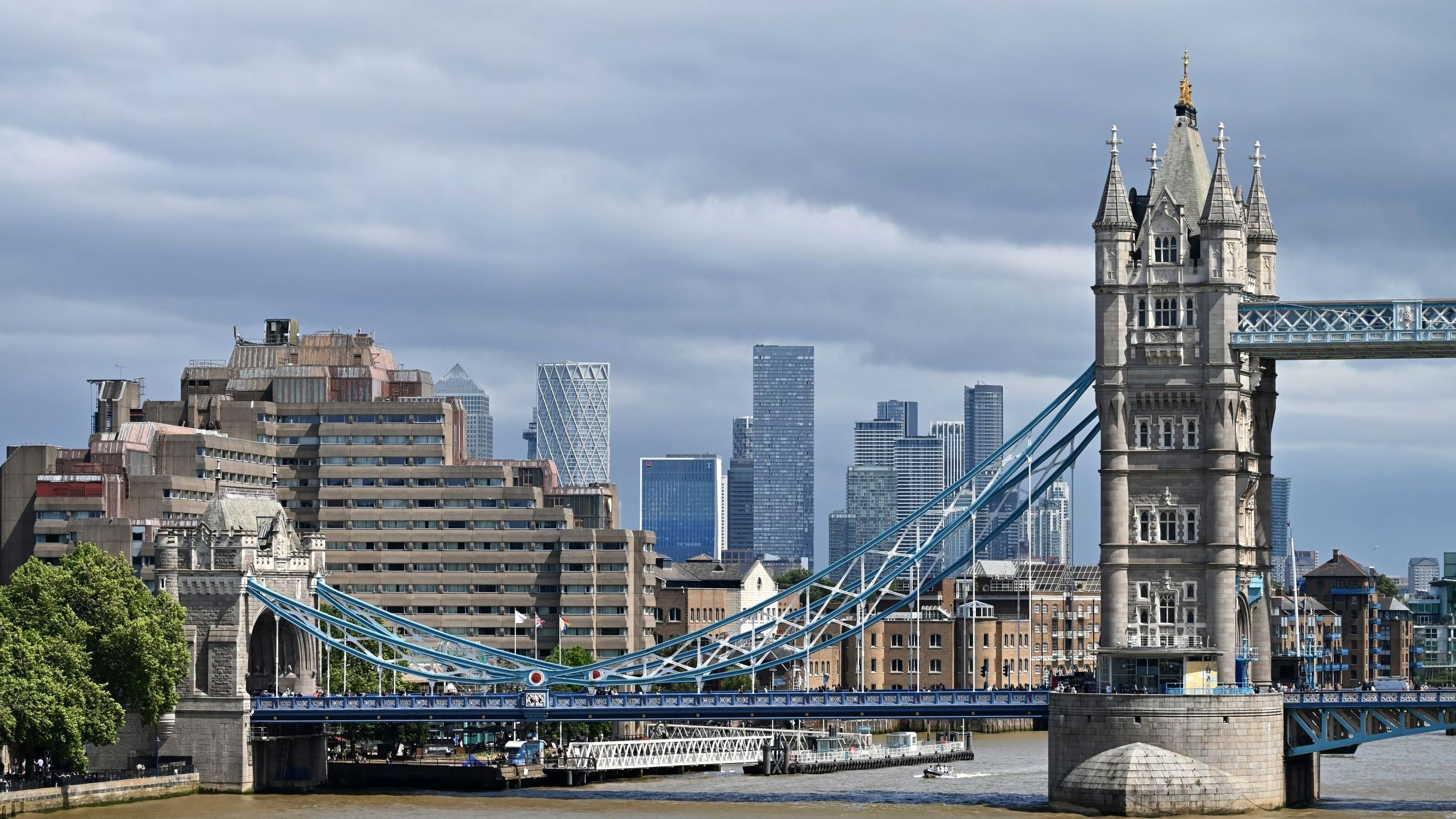 Vista su Londra, in particolare sul Tower Bridge e sul complesso di grattacieli residenziali e commerciali Canary Wharf; Giugno 2025 
Credits: Getty