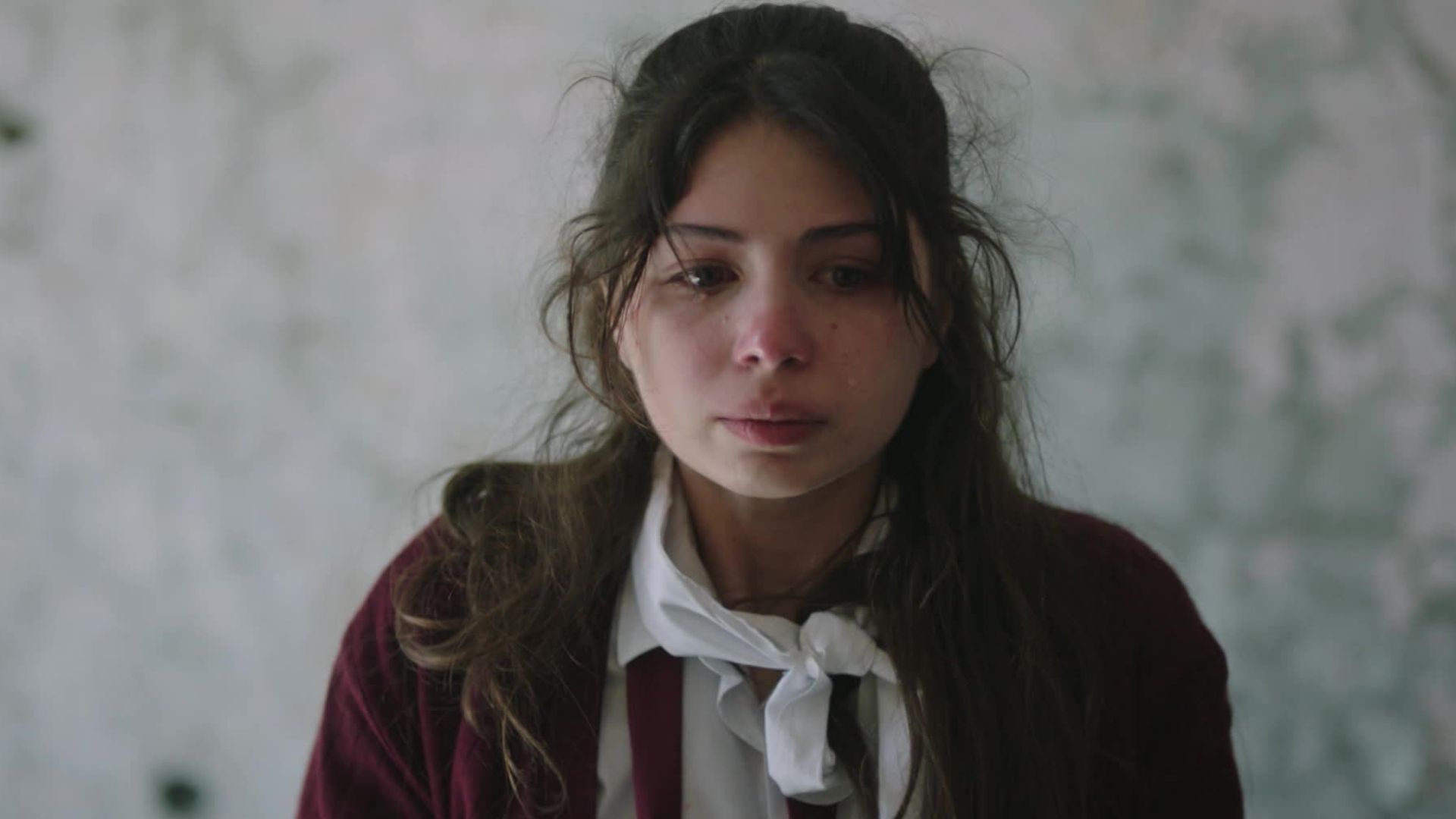 Parla in una scena di Segreti di famiglia 2