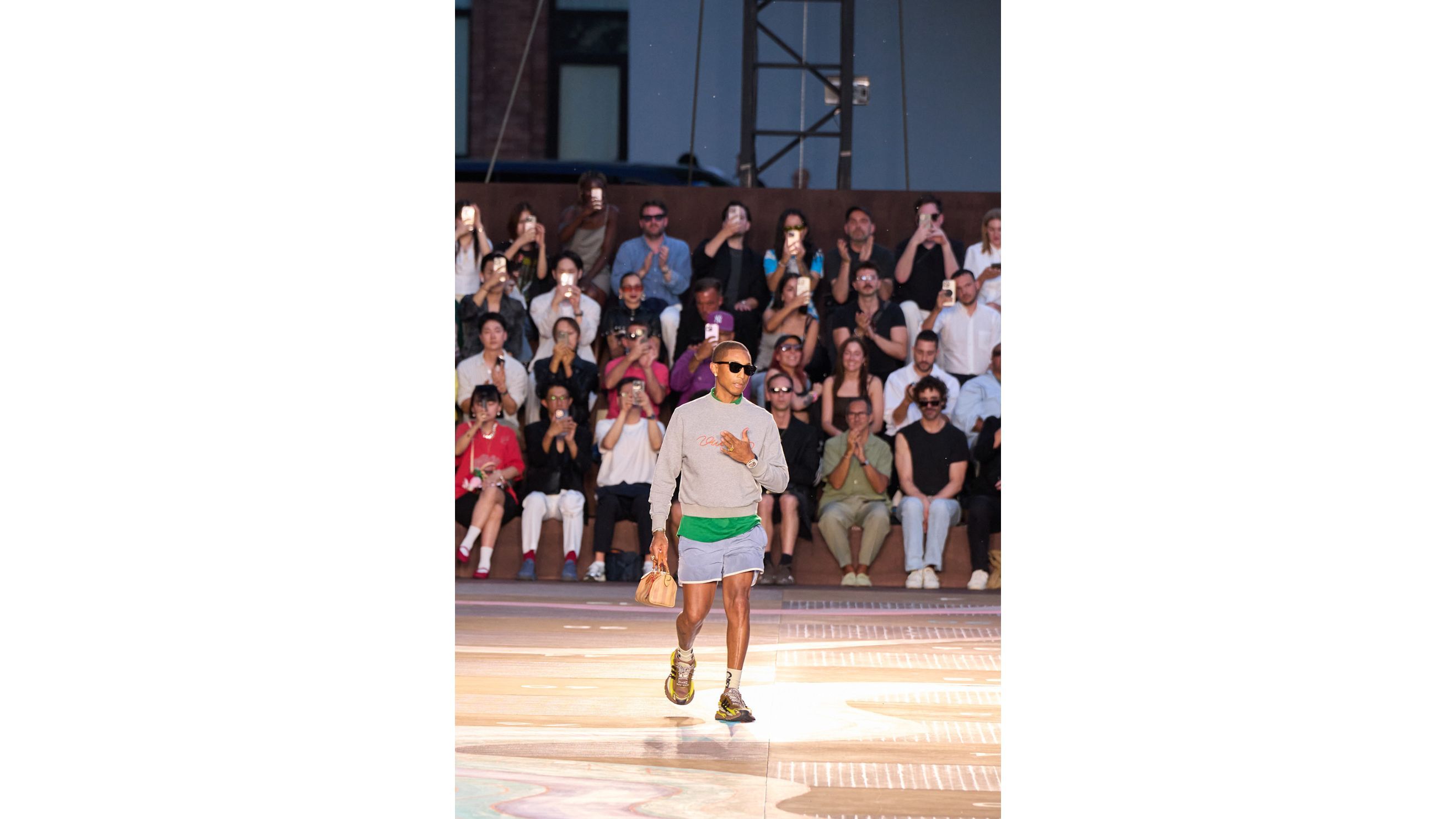 Il cantante Pharrell William ora direttore creativo del menswear di Louis Vuitton in passerella per la collezione SS26 del brand - Credits: Launchmetrics.com/Spotlight