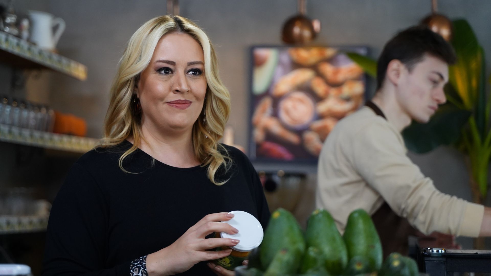 Melisa Dogu (Asuma) in una scena di Forbidden Fruit 4