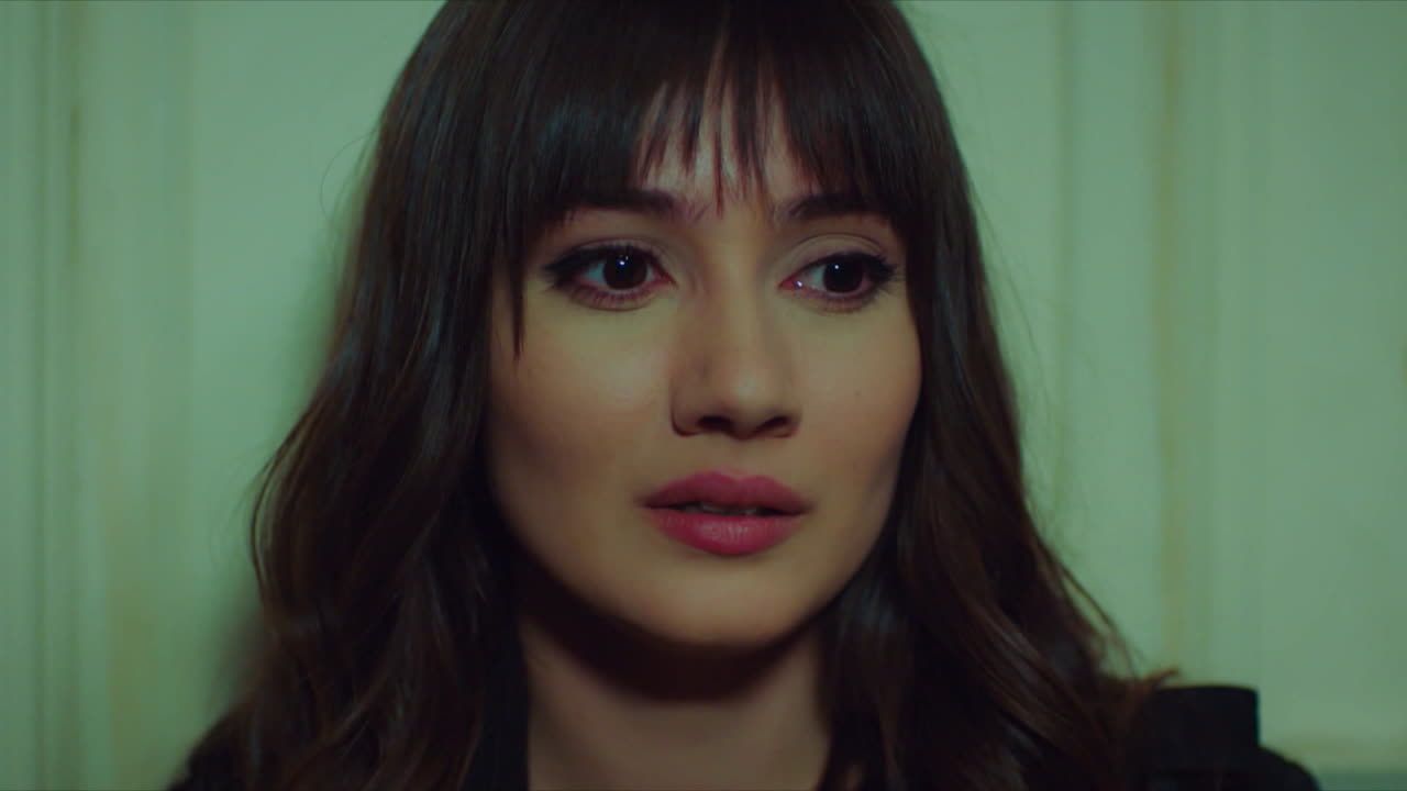 Zeynep in una scena di Forbidden Fruit