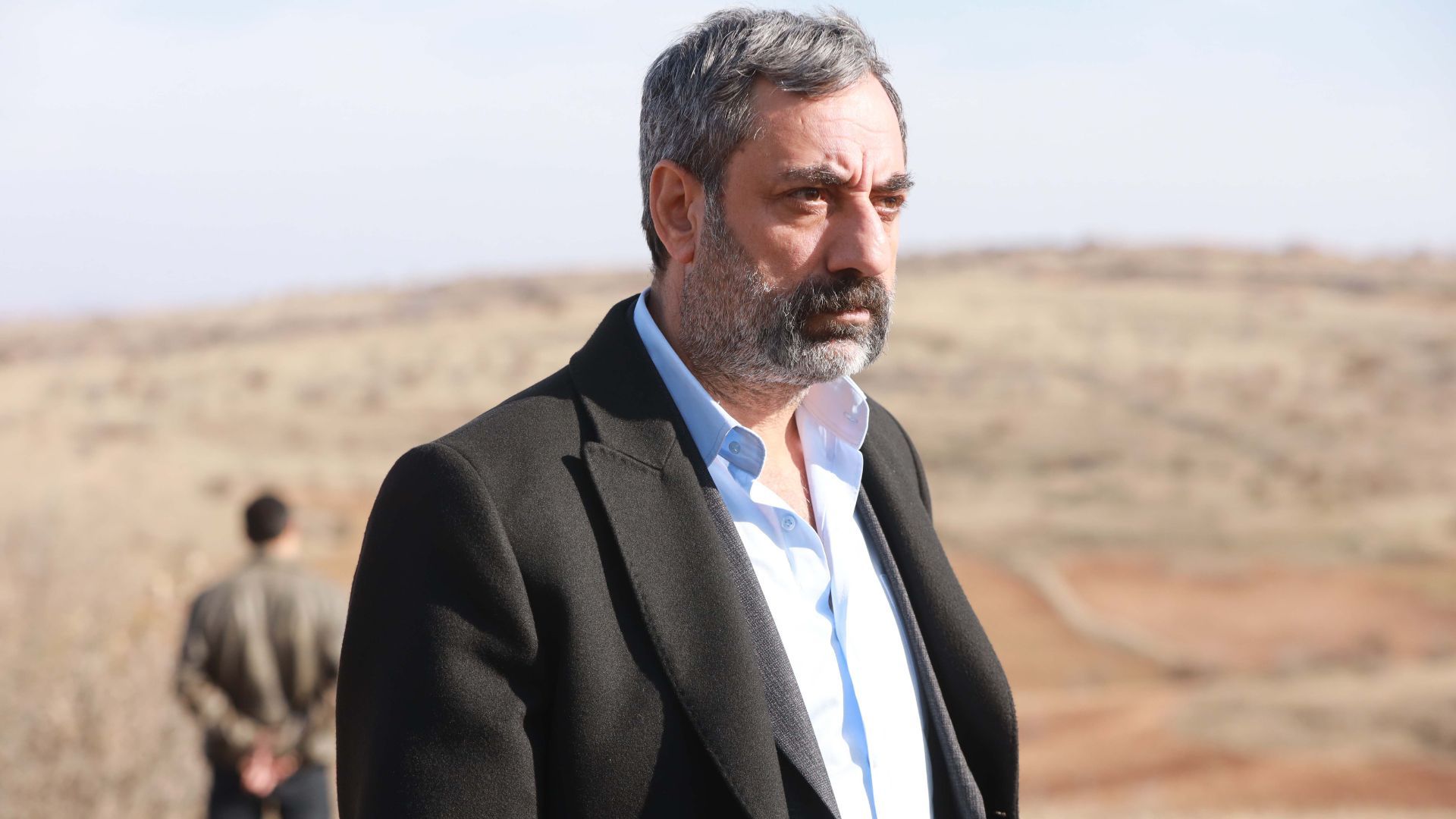 Nazmi Kirik (Nadim) in una scena di Far away