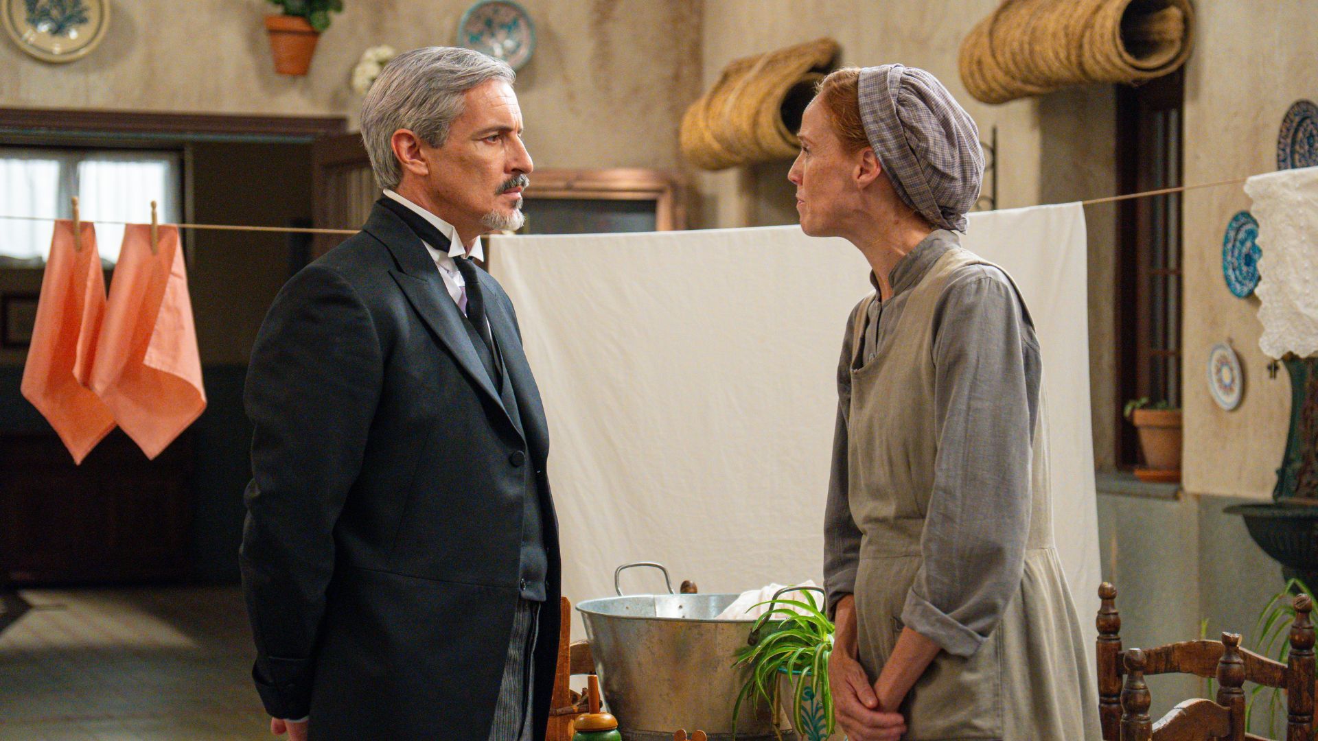 Fernando Coronado (Cristobal) e Maria Castro (Pia) in una scena de La Promessa