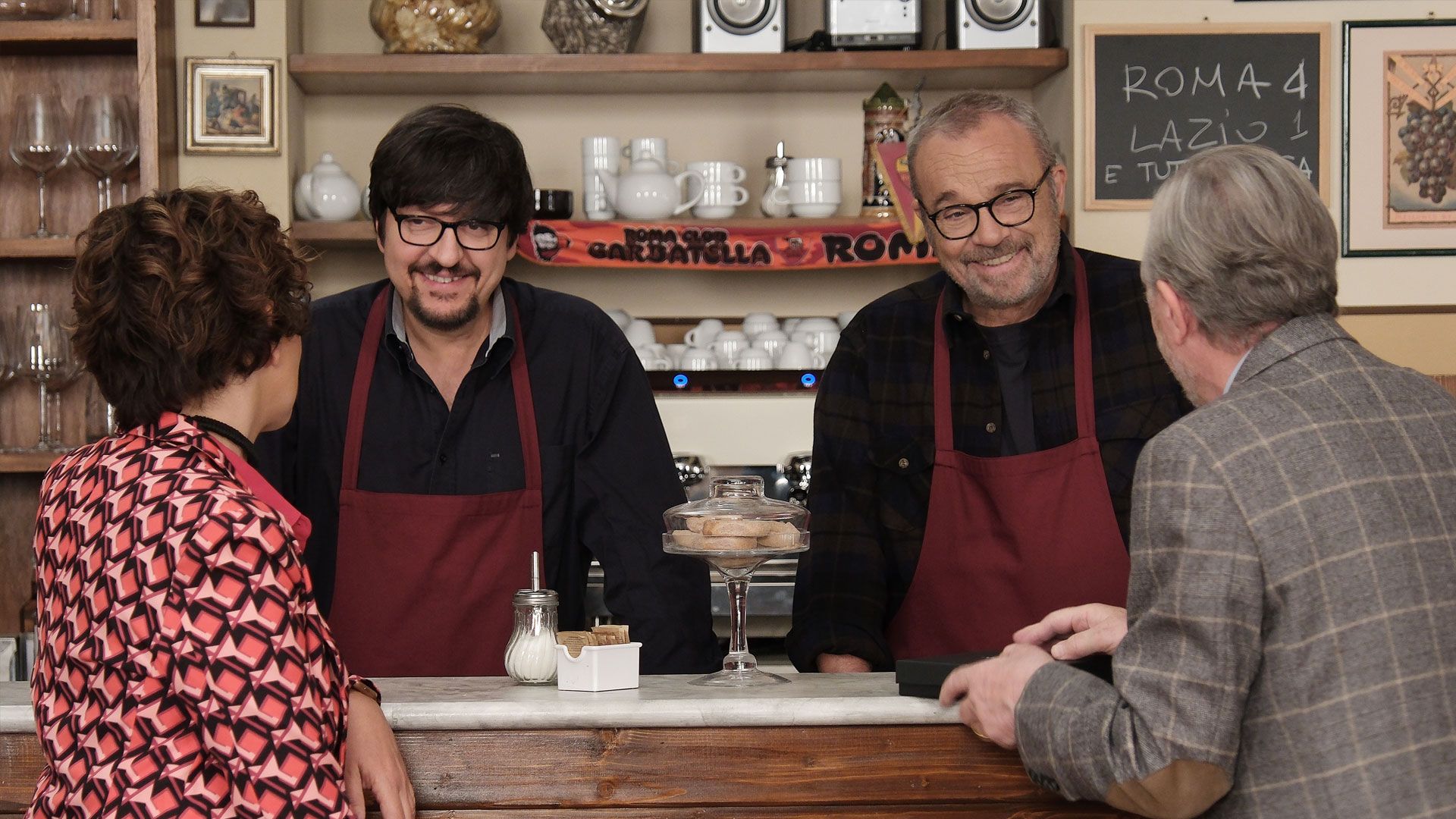 Lucia Ocone (Livia), Ricky Memphis (Carlo) e Claudio Amendola (Giulio) in una scena de I Cesaroni - Il ritorno