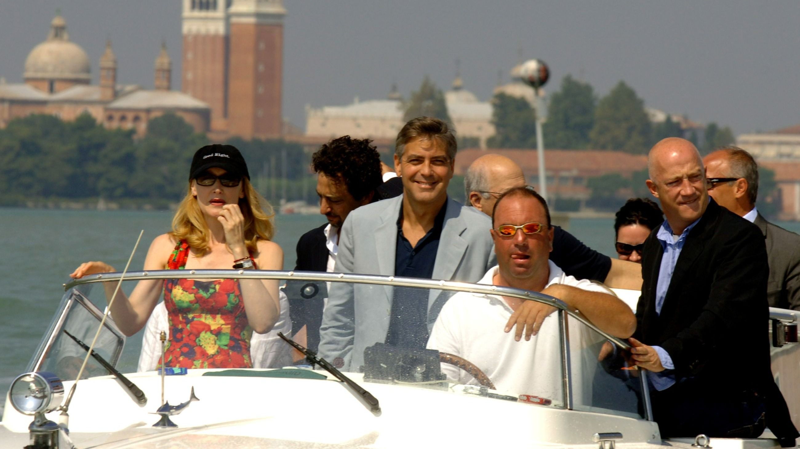 Patricia Clarckson, Grant Heslov e George Clooney arrivano a Venezia, 2005 - Credits Getty Images