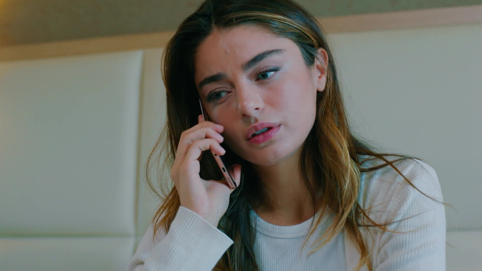 Ayca Aysin Turan (Haziran) in una scena di Be my Sunshine