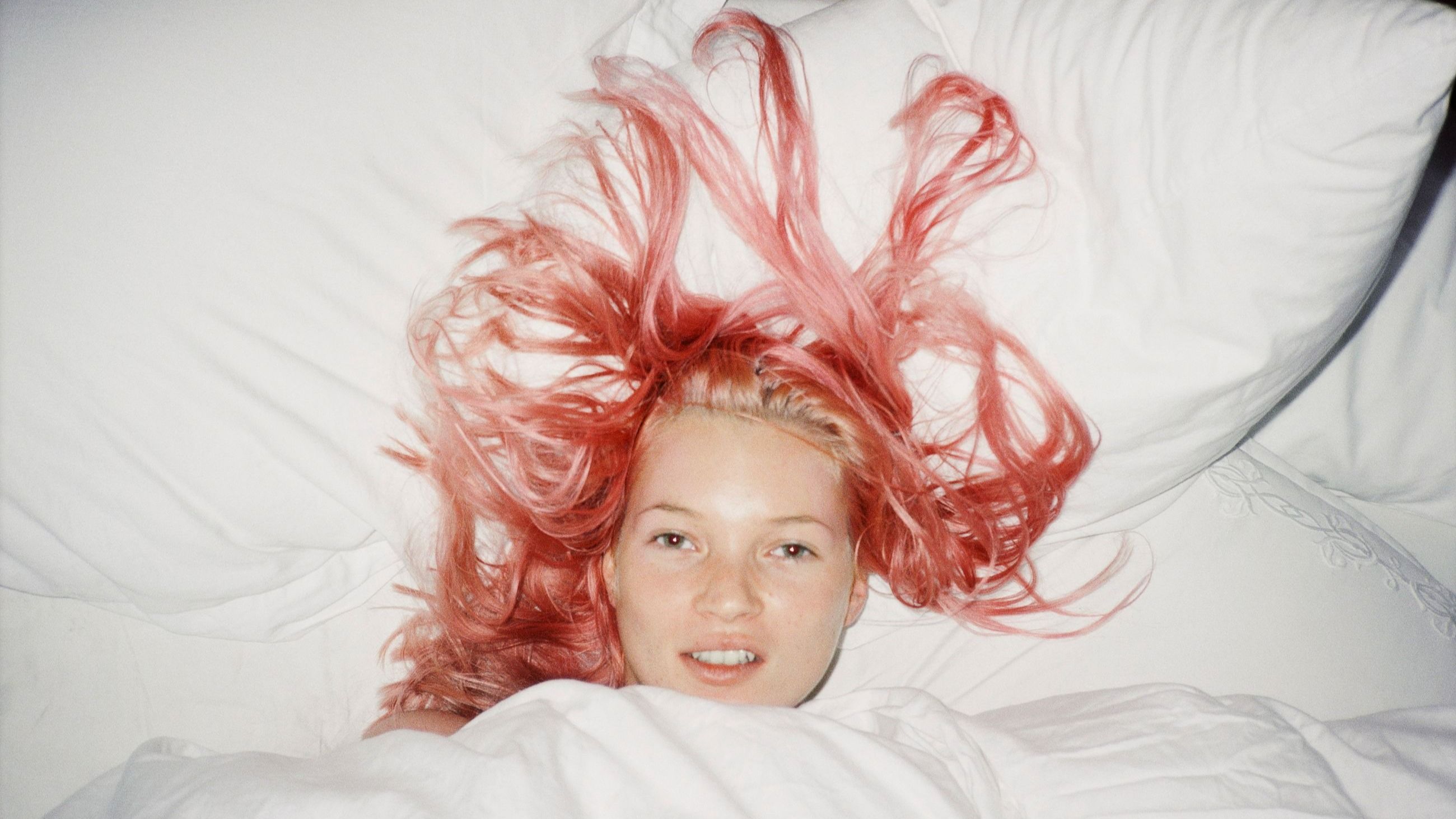 Juergen Teller, Young Pink Kate London 1998 © Juergen Teller - Credits: Courtesy Press office