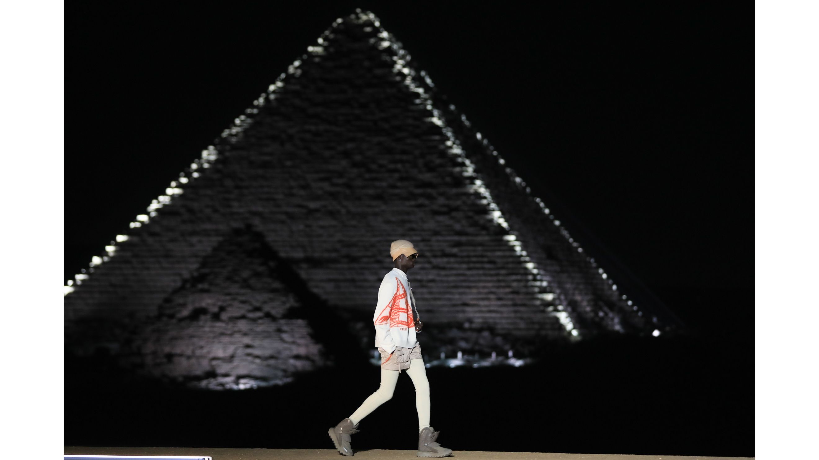 Dior Fall 2023 Menswear alle Piramidi di Giza, Cairo 
Credit: Getty Images