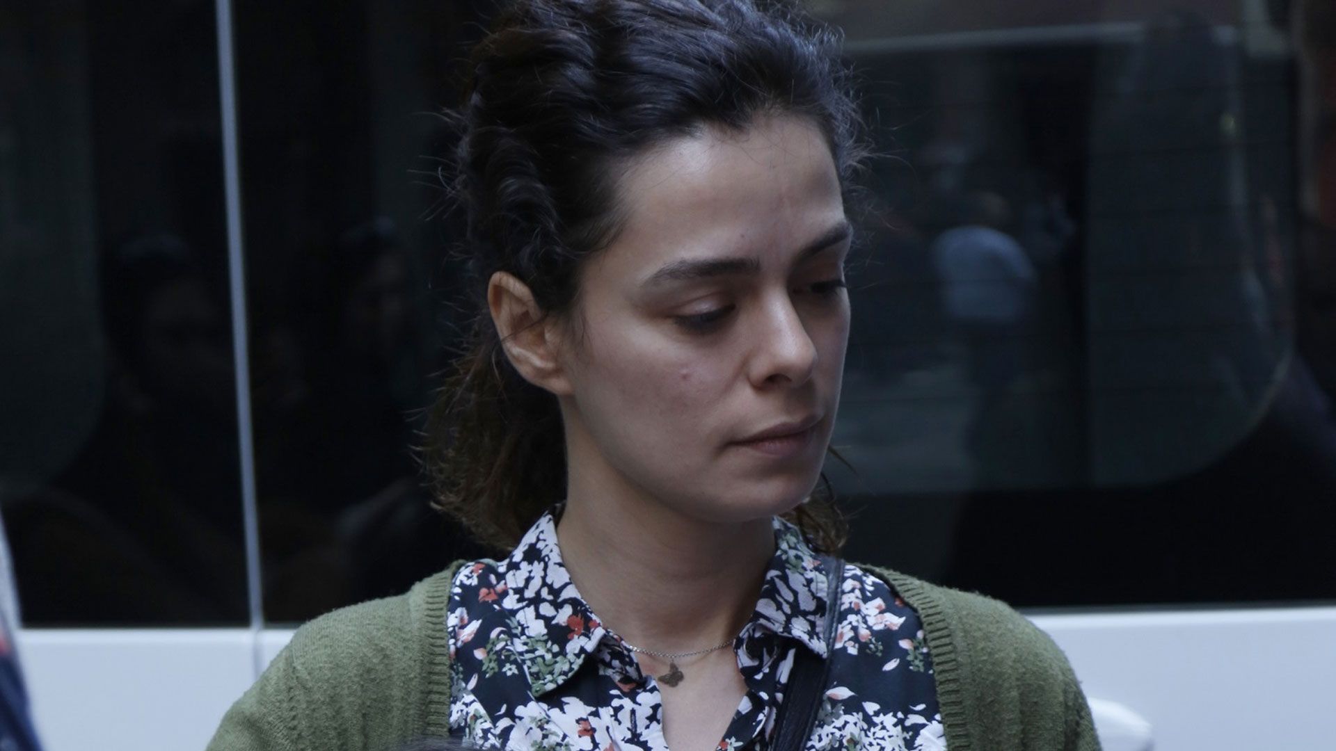 Özge Özpirinçci (Bahar Çesmeli) in una scena di La forza di una donna