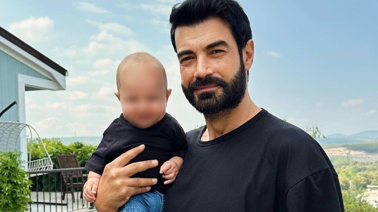Murat Ünalmış tiene in braccio il suo primo figlio, nato ad aprile (instagram_@mrtunlms)