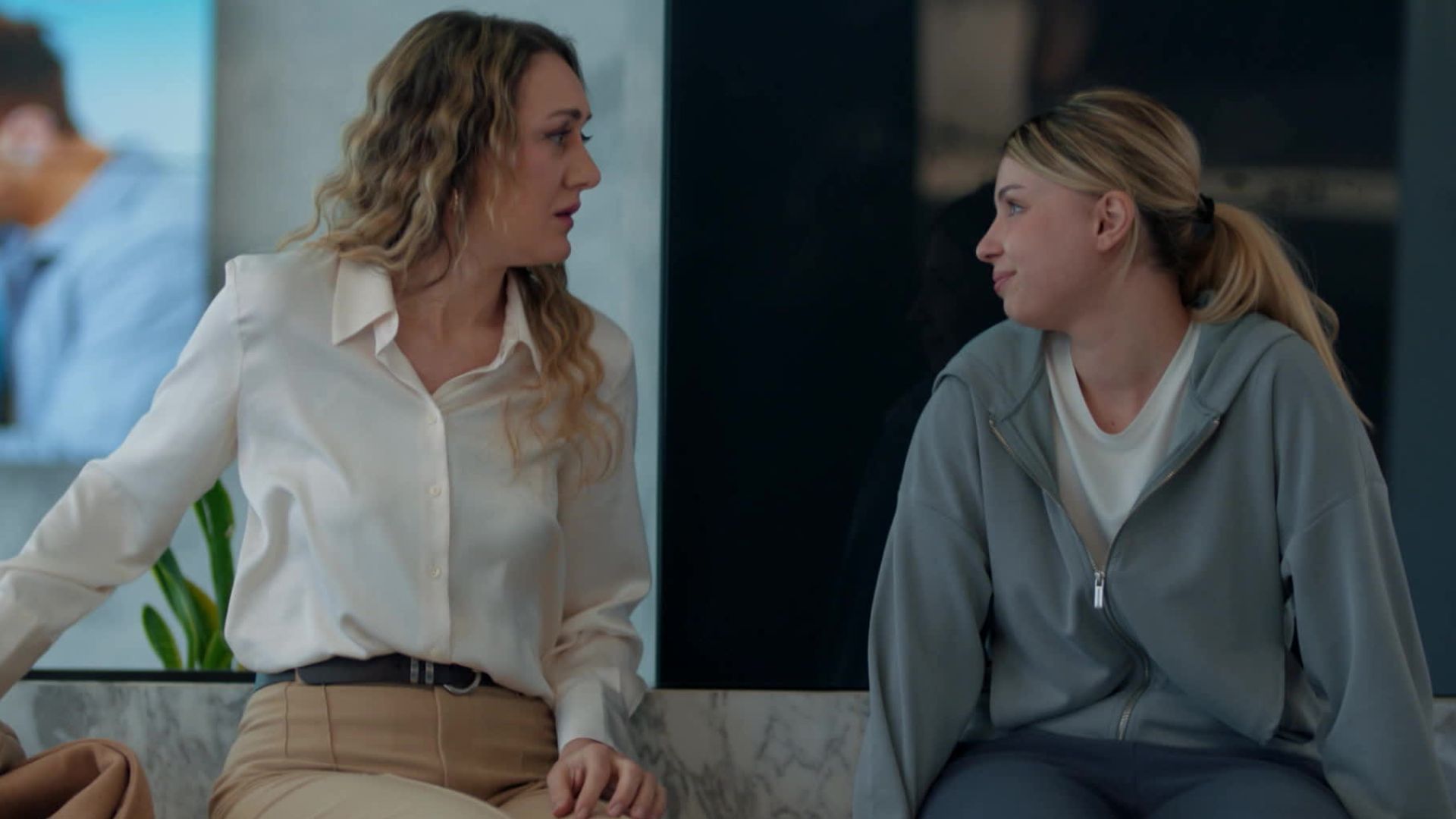 Aylin e Parla in una scena di Segreti di famiglia 3