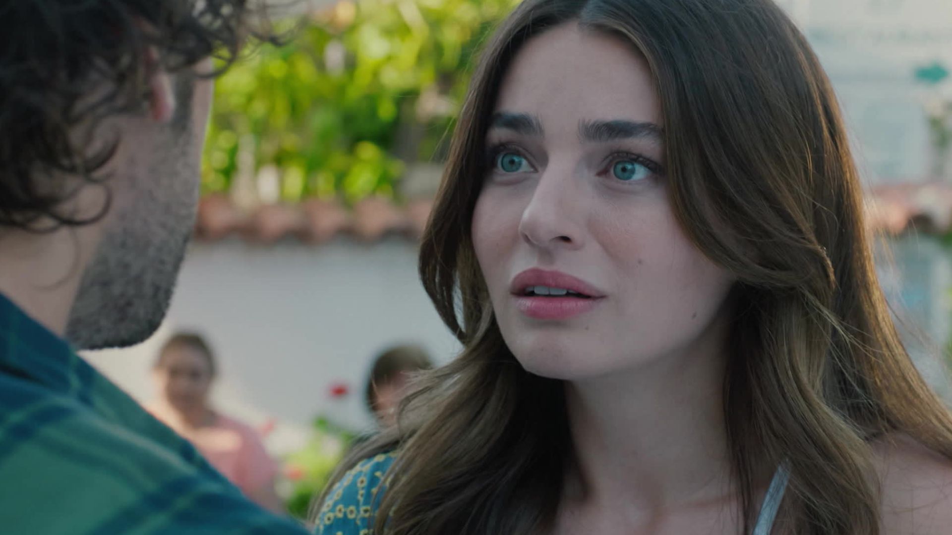 Ayca Aysin Turan (Haziran) in una scena di Be My Sunshine